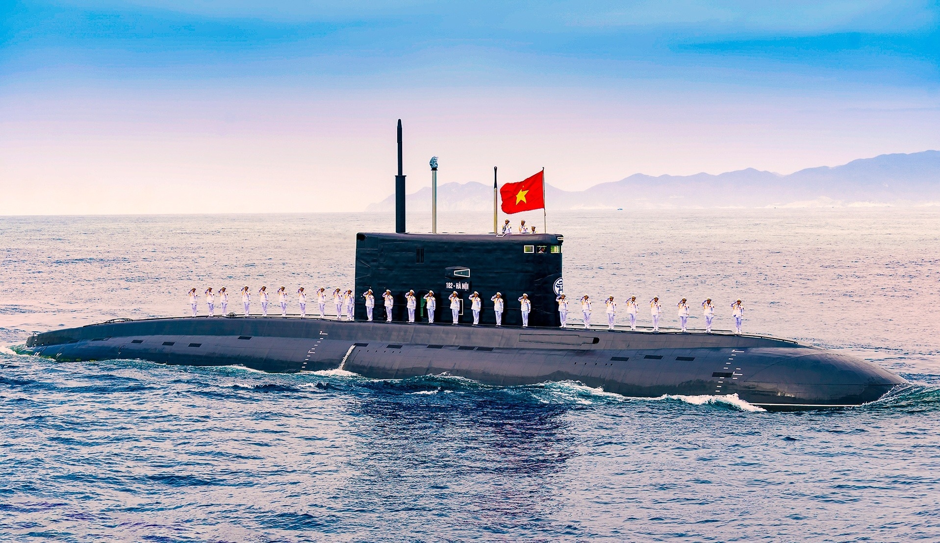 Khoảnh khắc diễu binh trên biển ‘chưa từng có trong lịch sử’ khiến hàng chục triệu người Việt Nam tự hào- Ảnh 8. Khoảnh khắc diễu binh trên biển ‘chưa từng có trong lịch sử’ khiến hàng chục triệu người Việt Nam tự hào- Ảnh 8.