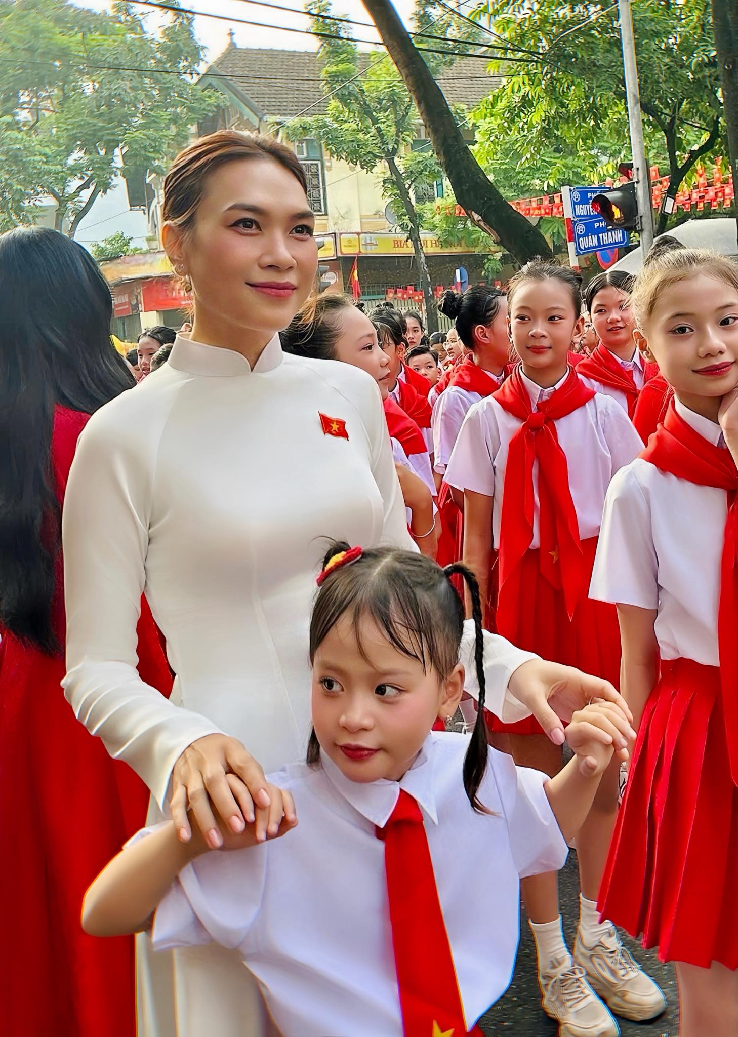 Mỹ Tâm trẻ đẹp vô cùng trong tà áo dài trắng, visual tuổi 44 không có gì phải chê- Ảnh 3. Mỹ Tâm trẻ đẹp vô cùng trong tà áo dài trắng, visual tuổi 44 không có gì phải chê- Ảnh 3.