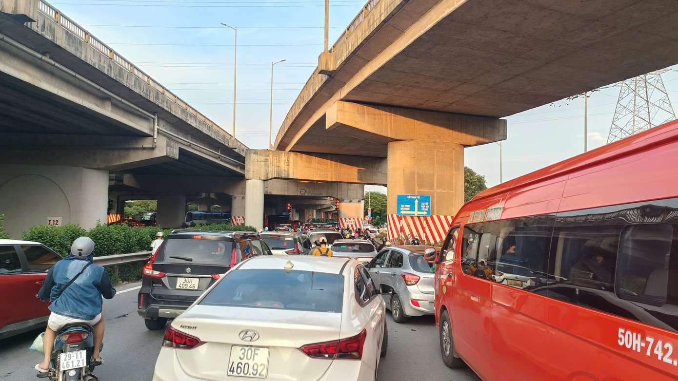 Hà Nội: Cửa ngõ ùn nhẹ, nội đô thông thoáng chiều cuối kỳ nghỉ lễ Quốc khánh 2/9- Ảnh 6. Hà Nội: Cửa ngõ ùn nhẹ, nội đô thông thoáng chiều cuối kỳ nghỉ lễ Quốc khánh 2/9- Ảnh 6.