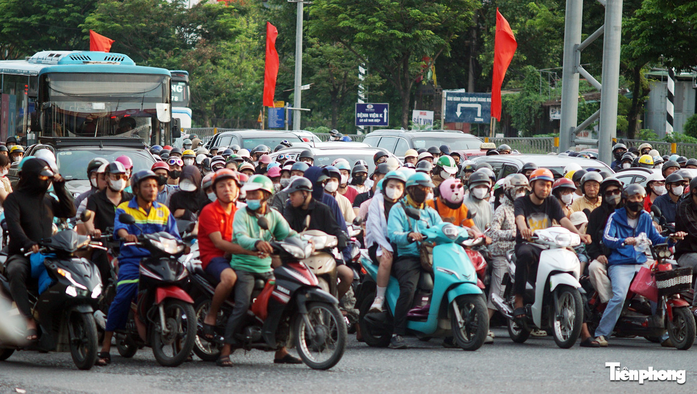 Hà Nội: Cửa ngõ ùn nhẹ, nội đô thông thoáng chiều cuối kỳ nghỉ lễ Quốc khánh 2/9- Ảnh 11. Hà Nội: Cửa ngõ ùn nhẹ, nội đô thông thoáng chiều cuối kỳ nghỉ lễ Quốc khánh 2/9- Ảnh 11.