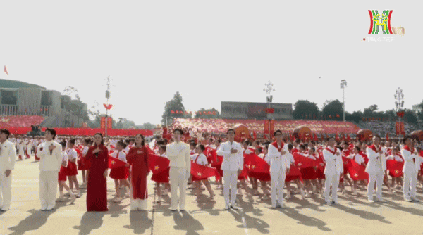 Giữa Quảng trường Ba Đình lịch sử, một giọng nói cất lên khiến hàng triệu người thổn thức- Ảnh 1.