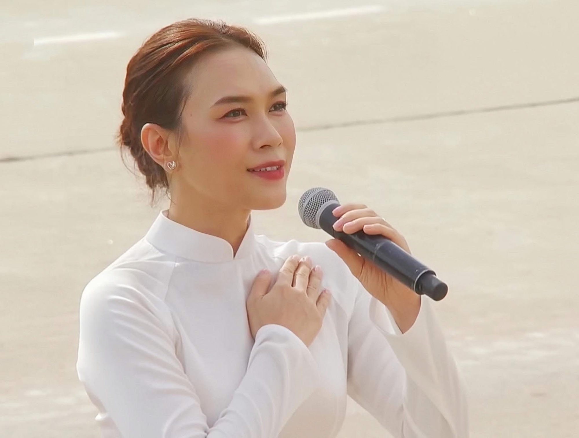 Mỹ Tâm trẻ đẹp vô cùng trong tà áo dài trắng, visual tuổi 44 không có gì phải chê- Ảnh 5. Mỹ Tâm trẻ đẹp vô cùng trong tà áo dài trắng, visual tuổi 44 không có gì phải chê- Ảnh 5.