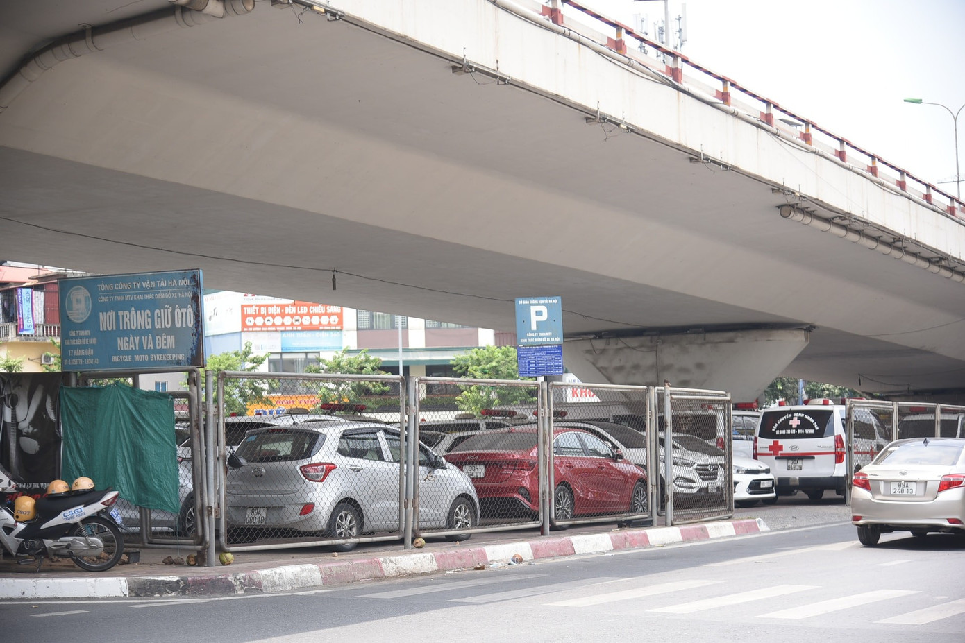 Di dời điểm trông giữ xe khỏi khu vực bảo vệ cầu, đường trước 30/10- Ảnh 1. Di dời điểm trông giữ xe khỏi khu vực bảo vệ cầu, đường trước 30/10- Ảnh 1.