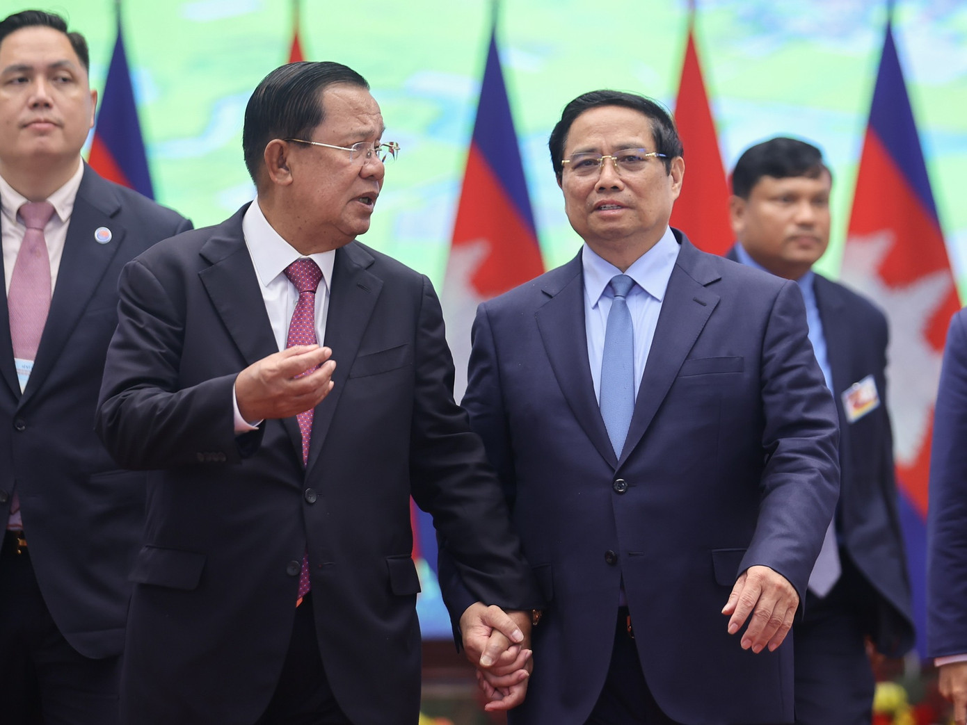 Chủ tịch Thượng viện Campuchia Hun Sen khâm phục thành tựu của Việt Nam- Ảnh 2. Chủ tịch Thượng viện Campuchia Hun Sen khâm phục thành tựu của Việt Nam- Ảnh 2.