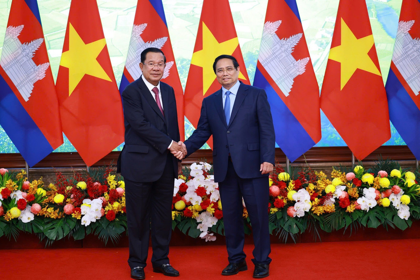 Chủ tịch Thượng viện Campuchia Hun Sen khâm phục thành tựu của Việt Nam- Ảnh 1. Chủ tịch Thượng viện Campuchia Hun Sen khâm phục thành tựu của Việt Nam- Ảnh 1.