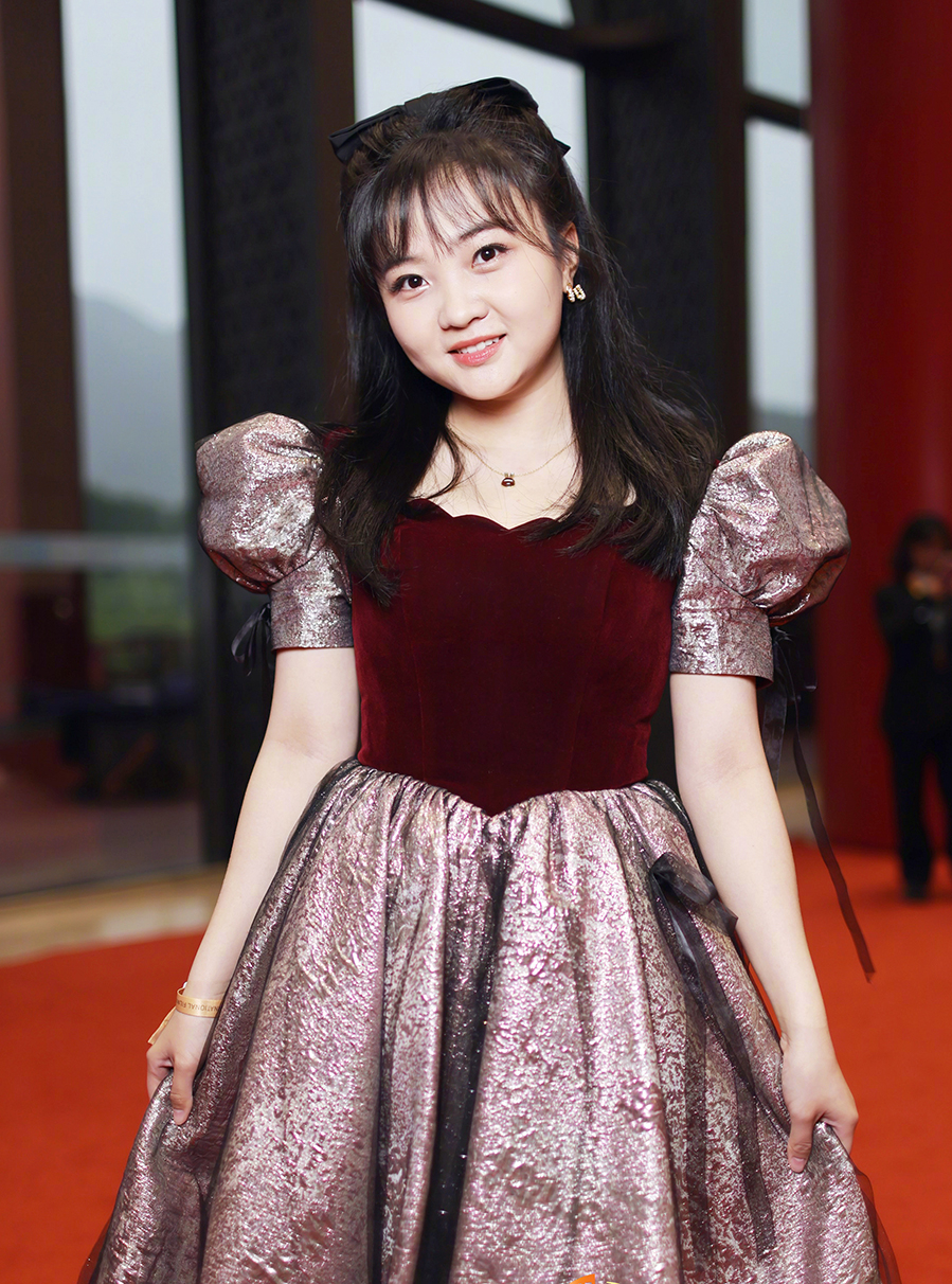 Không nhận ra cô bé từng dính lùm xùm hát nhép ở Olympic Bắc Kinh 17 năm trước- Ảnh 5.