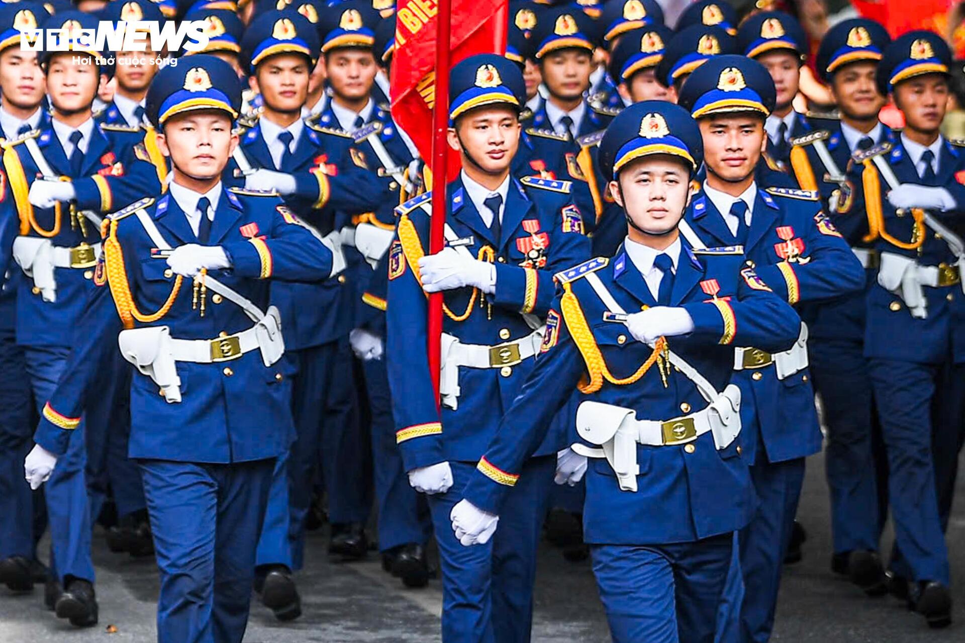 Thần thái điện ảnh, khí chất thép của các khối trưởng A80 gây 'bão mạng'- Ảnh 16. Thần thái điện ảnh, khí chất thép của các khối trưởng A80 gây 'bão mạng'- Ảnh 16.