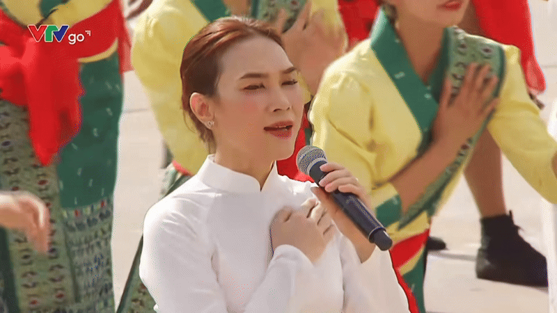 Mỹ Tâm trẻ đẹp vô cùng trong tà áo dài trắng, visual tuổi 44 không có gì phải chê- Ảnh 1. Mỹ Tâm trẻ đẹp vô cùng trong tà áo dài trắng, visual tuổi 44 không có gì phải chê- Ảnh 1.