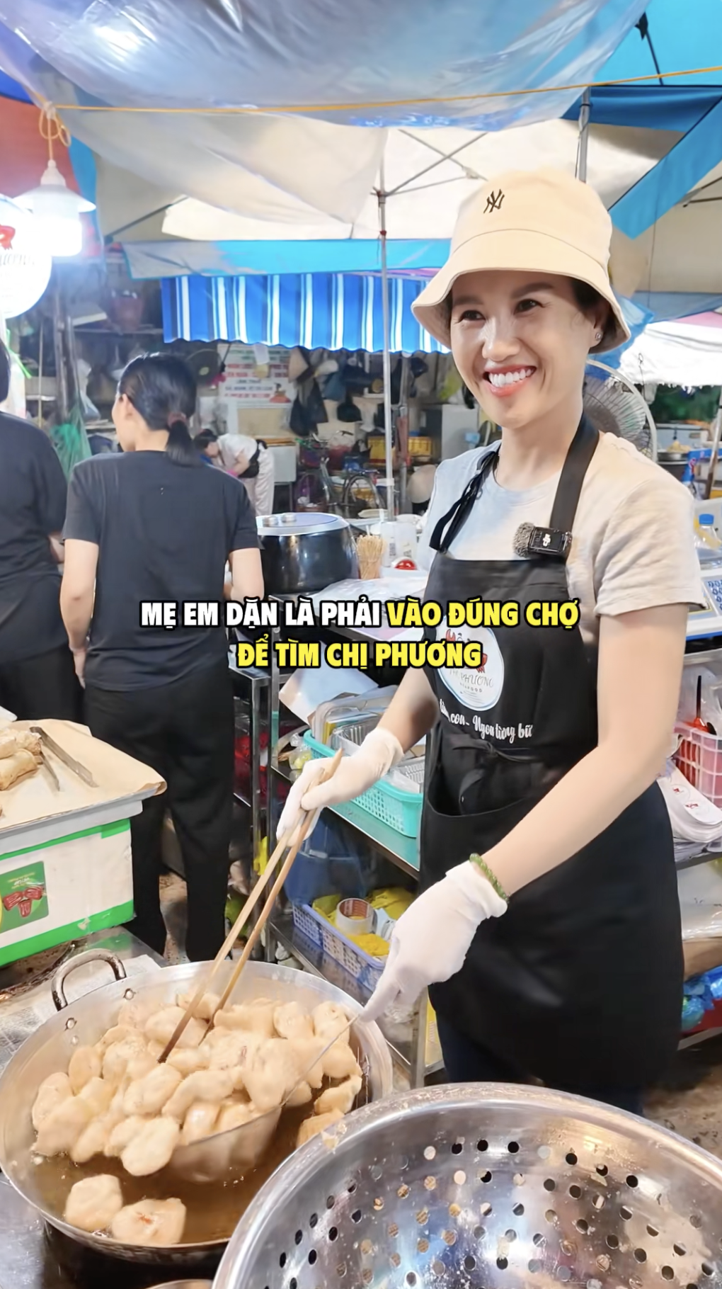 Cô gái bán hải sản khéo nhất Vịnh Bắc Bộ, giọng nói như biên tập viên truyền hình khiến ai cũng muốn mua hàng- Ảnh 7. Cô gái bán hải sản khéo nhất Vịnh Bắc Bộ, giọng nói như biên tập viên truyền hình khiến ai cũng muốn mua hàng- Ảnh 7.