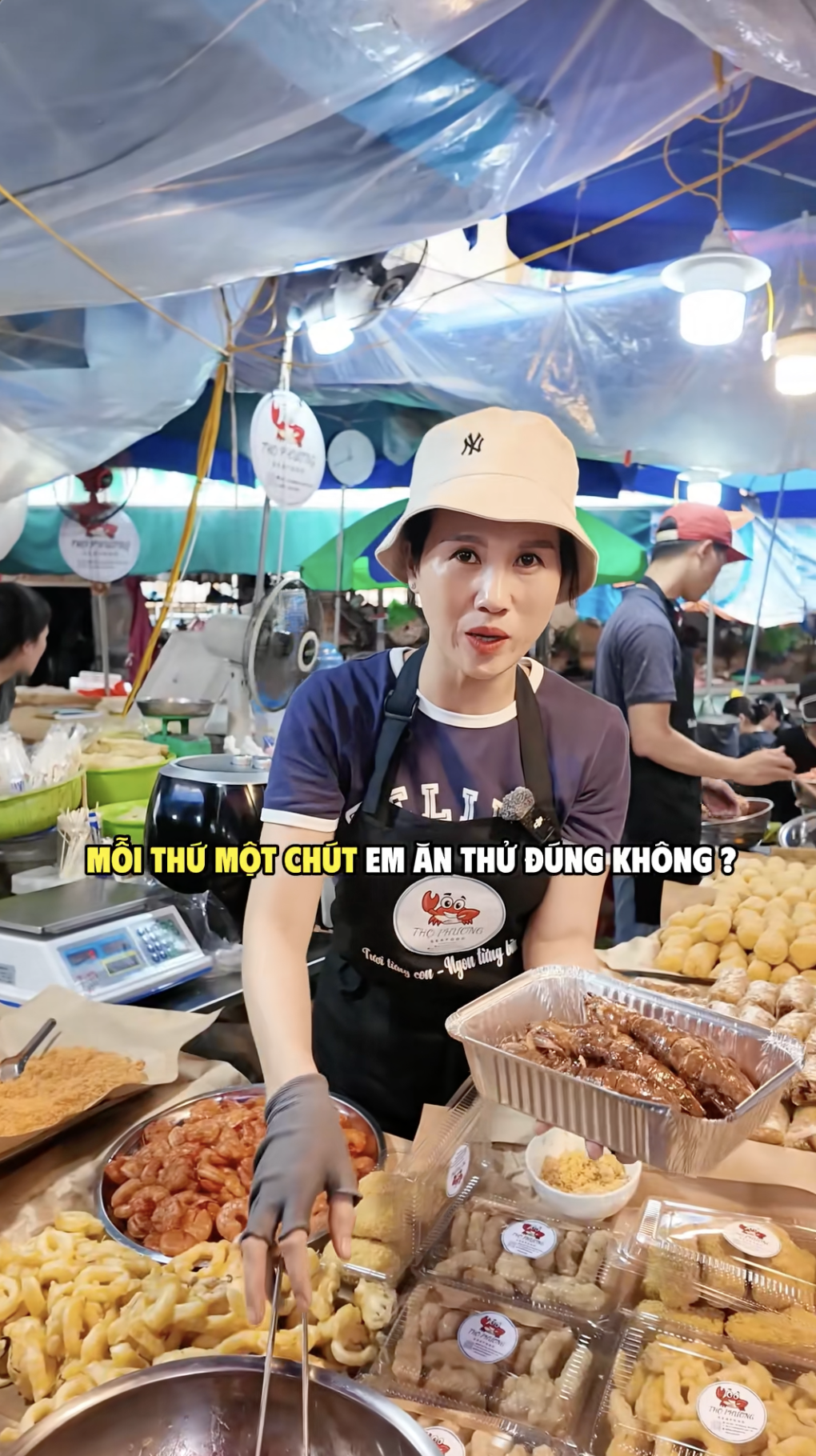 Cô gái bán hải sản khéo nhất Vịnh Bắc Bộ, giọng nói như biên tập viên truyền hình khiến ai cũng muốn mua hàng- Ảnh 5. Cô gái bán hải sản khéo nhất Vịnh Bắc Bộ, giọng nói như biên tập viên truyền hình khiến ai cũng muốn mua hàng- Ảnh 5.