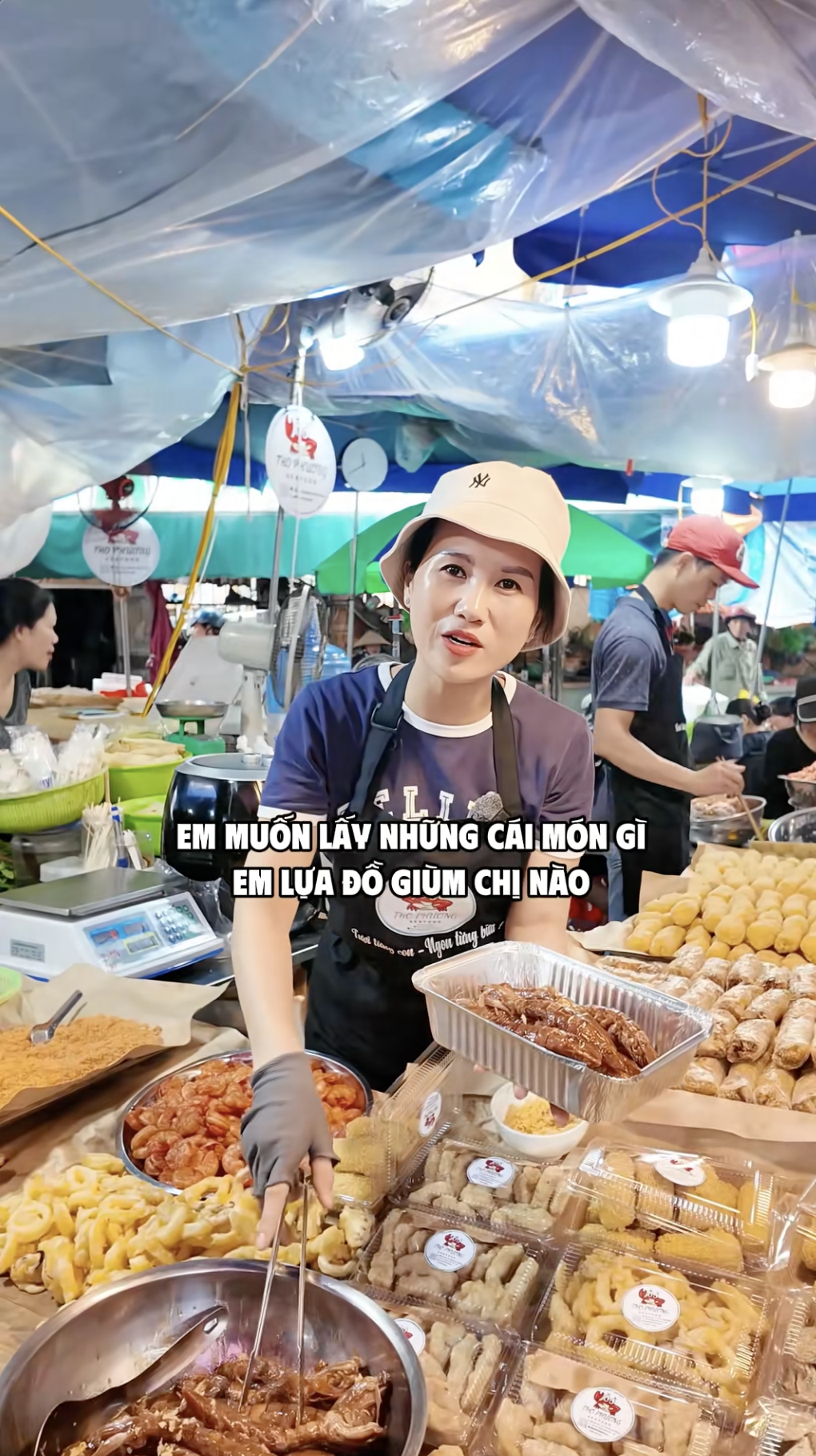 Cô gái bán hải sản khéo nhất Vịnh Bắc Bộ, giọng nói như biên tập viên truyền hình khiến ai cũng muốn mua hàng- Ảnh 4. Cô gái bán hải sản khéo nhất Vịnh Bắc Bộ, giọng nói như biên tập viên truyền hình khiến ai cũng muốn mua hàng- Ảnh 4.