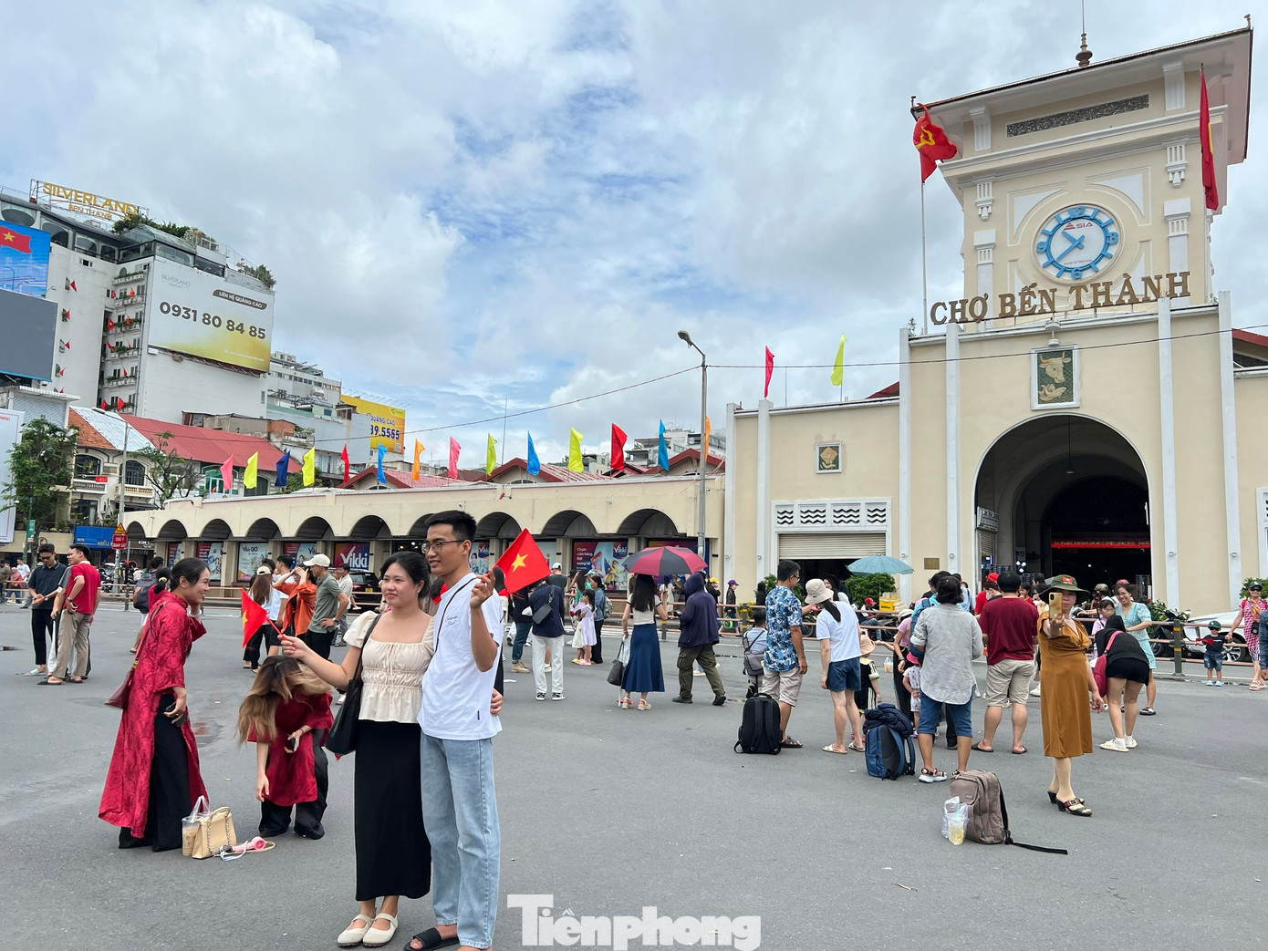 Cảnh trái ngược ở 'thiên đường mua sắm' Sài thành: Chỗ chen chân, nơi vắng lặng- Ảnh 2. Cảnh trái ngược ở 'thiên đường mua sắm' Sài thành: Chỗ chen chân, nơi vắng lặng- Ảnh 2.