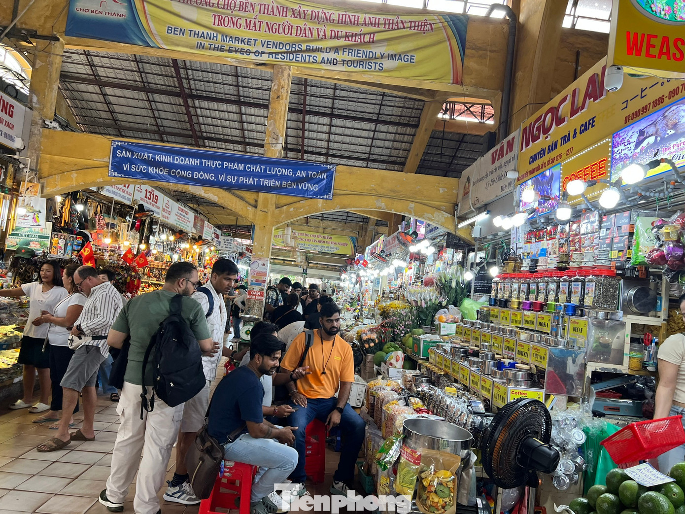 Cảnh trái ngược ở 'thiên đường mua sắm' Sài thành: Chỗ chen chân, nơi vắng lặng- Ảnh 4. Cảnh trái ngược ở 'thiên đường mua sắm' Sài thành: Chỗ chen chân, nơi vắng lặng- Ảnh 4.