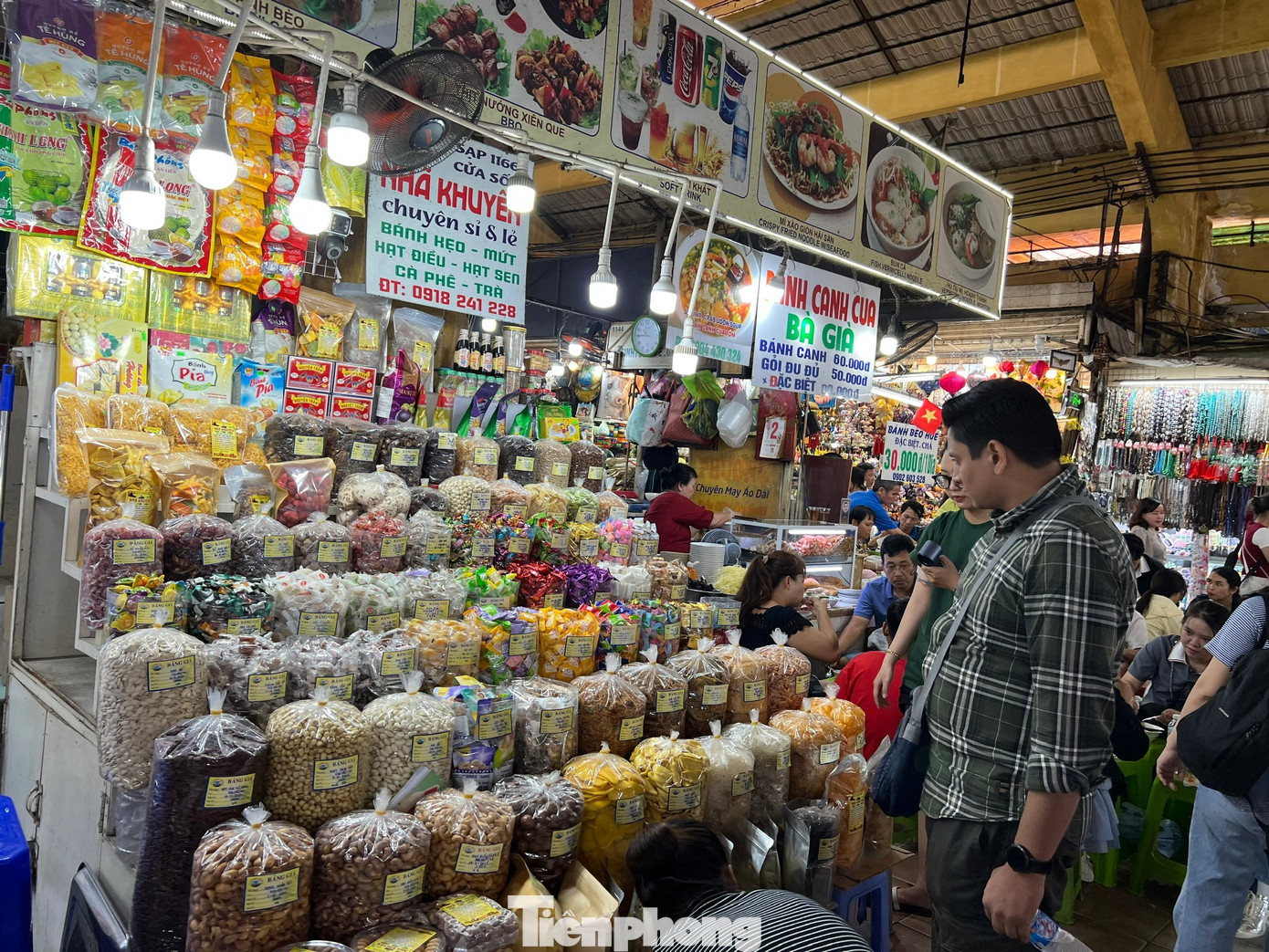 Cảnh trái ngược ở 'thiên đường mua sắm' Sài thành: Chỗ chen chân, nơi vắng lặng- Ảnh 5. Cảnh trái ngược ở 'thiên đường mua sắm' Sài thành: Chỗ chen chân, nơi vắng lặng- Ảnh 5.
