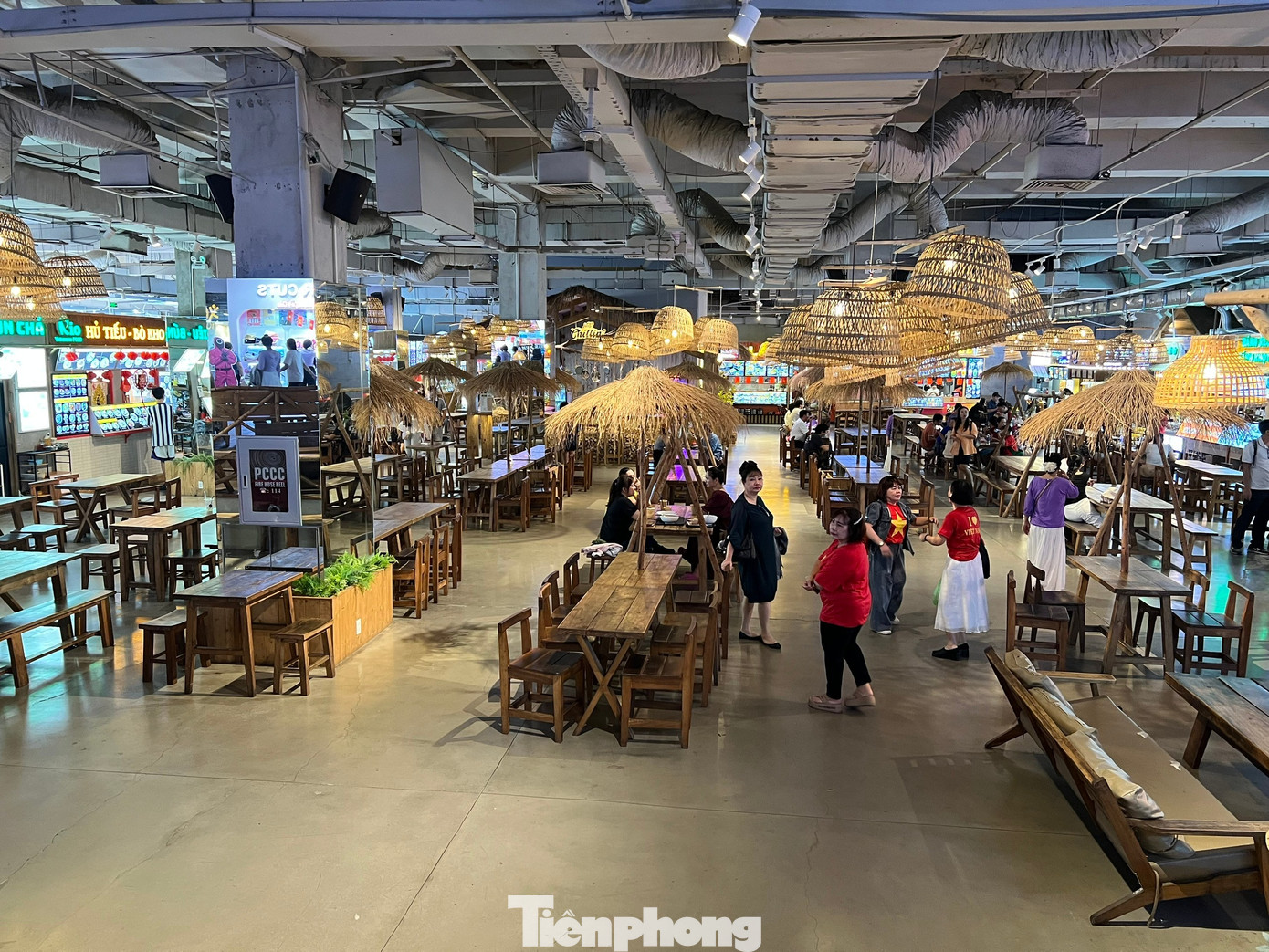 Cảnh trái ngược ở 'thiên đường mua sắm' Sài thành: Chỗ chen chân, nơi vắng lặng- Ảnh 15. Cảnh trái ngược ở 'thiên đường mua sắm' Sài thành: Chỗ chen chân, nơi vắng lặng- Ảnh 15.