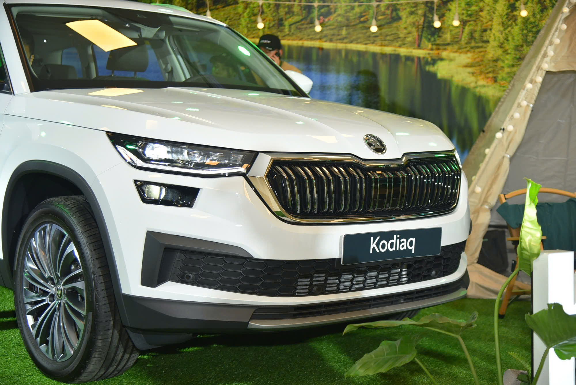 Lấy Skoda Kodiaq thế hệ cũ làm xe media chạy ‘băm bổ’: Khung gầm cứng vững, hệ treo chắc chắn, ăn xăng gây bất ngờ- Ảnh 4. Lấy Skoda Kodiaq thế hệ cũ làm xe media chạy ‘băm bổ’: Khung gầm cứng vững, hệ treo chắc chắn, ăn xăng gây bất ngờ- Ảnh 4.