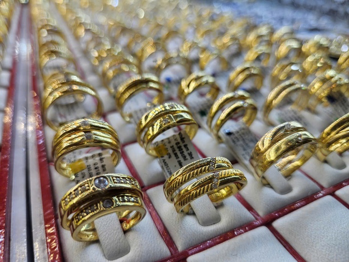 Cuối ngày 1-9, giá vàng tăng vọt, xuất hiện mốc đỉnh mới- Ảnh 1. Cuối ngày 1-9, giá vàng tăng vọt, xuất hiện mốc đỉnh mới- Ảnh 1.
