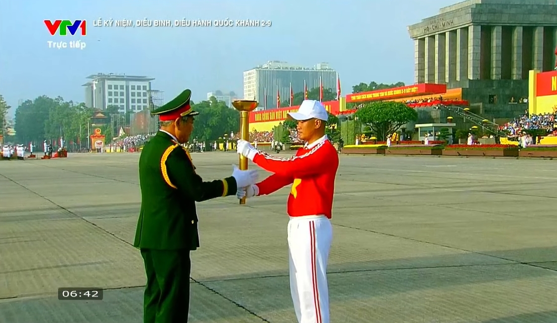 Profile "vàng" 4 thành viên trong trong đoàn rước đuốc từ Bảo tàng Hồ Chí Minh tới Quảng trường Ba Đình sáng 2/9- Ảnh 2.