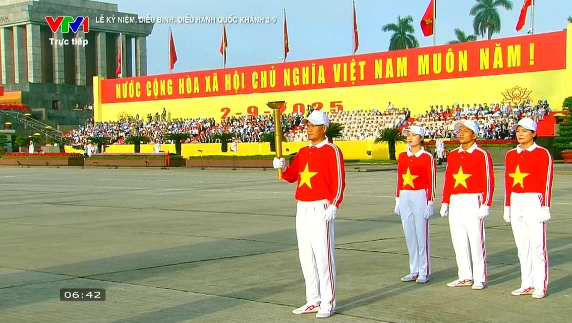 Profile "vàng" 4 thành viên trong trong đoàn rước đuốc từ Bảo tàng Hồ Chí Minh tới Quảng trường Ba Đình sáng 2/9- Ảnh 3.