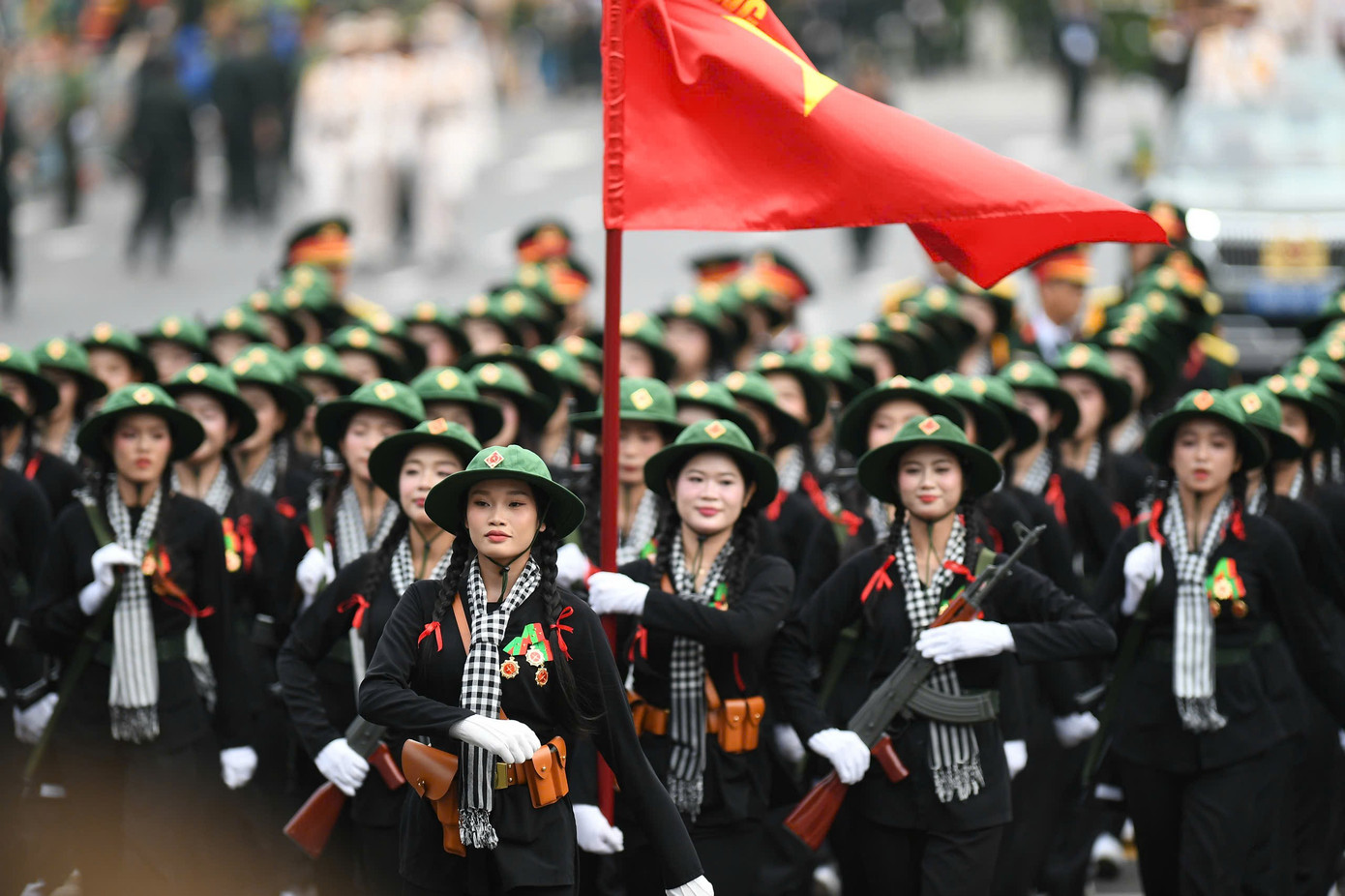Những 'bông hồng thép' trong lễ diễu binh trên Quảng trường Ba Đình- Ảnh 16. Những 'bông hồng thép' trong lễ diễu binh trên Quảng trường Ba Đình- Ảnh 16.