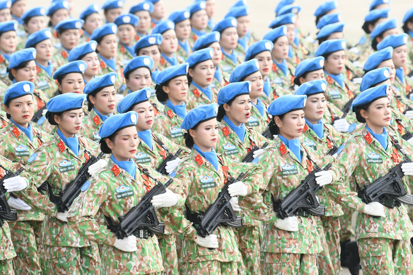 Những 'bông hồng thép' trong lễ diễu binh trên Quảng trường Ba Đình- Ảnh 5. Những 'bông hồng thép' trong lễ diễu binh trên Quảng trường Ba Đình- Ảnh 5.