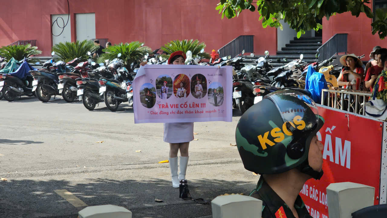 VIDEO: Giây phút trùng phùng giữa chiến sĩ và người thân sau A80 khiến ai cũng xúc động- Ảnh 3.