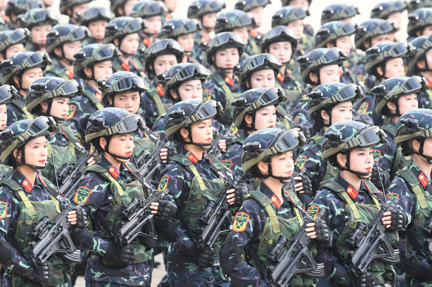 Những 'bông hồng thép' trong lễ diễu binh trên Quảng trường Ba Đình- Ảnh 10. Những 'bông hồng thép' trong lễ diễu binh trên Quảng trường Ba Đình- Ảnh 10.