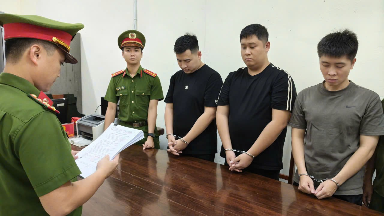 Tạo nhóm VIP trên mạng, dụ nạn nhân vào bẫy lừa tiền ảo- Ảnh 1. Tạo nhóm VIP trên mạng, dụ nạn nhân vào bẫy lừa tiền ảo- Ảnh 1.