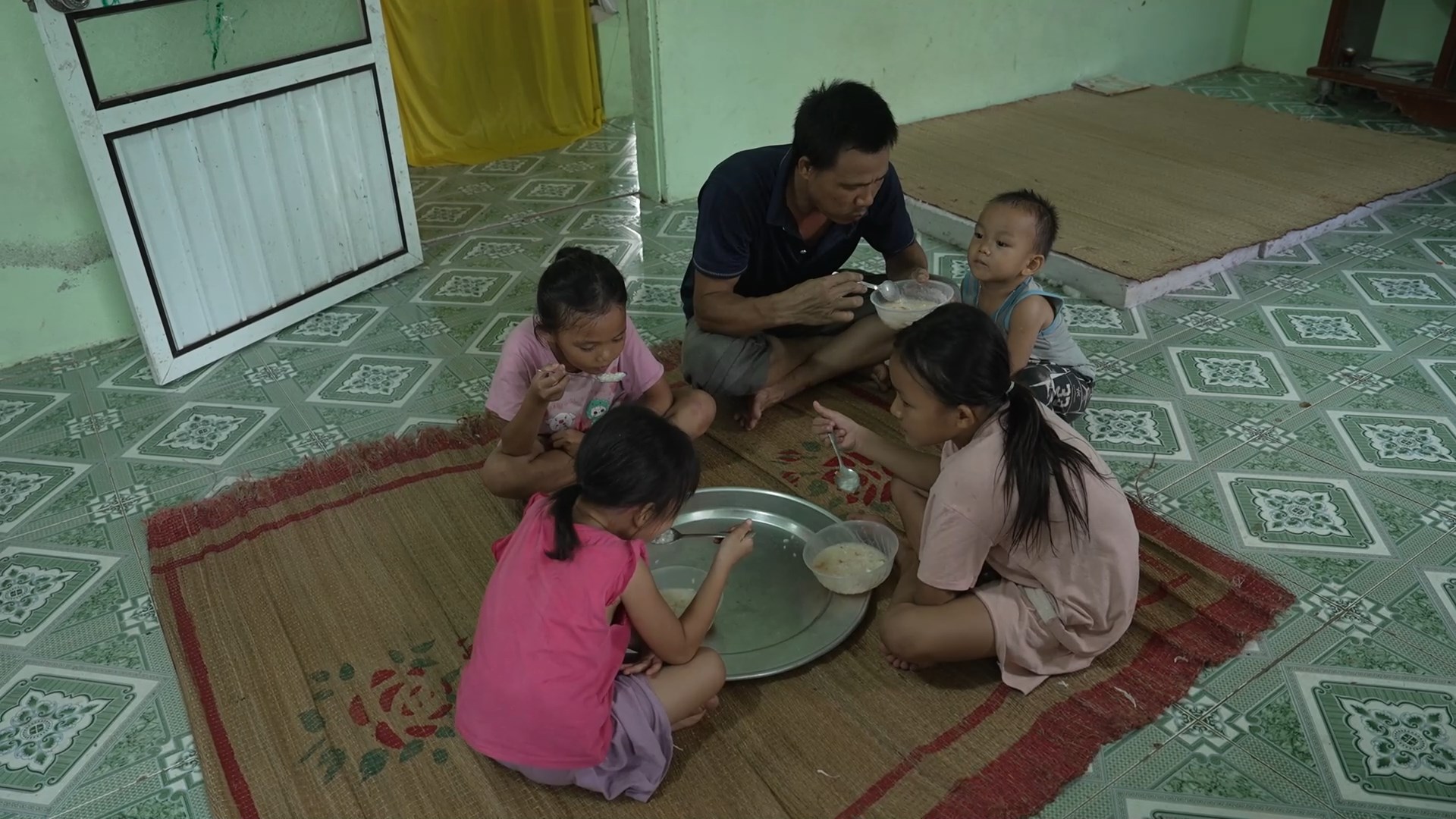 Á hậu quê Thanh Hóa bật khóc nức nở- Ảnh 1. Á hậu quê Thanh Hóa bật khóc nức nở- Ảnh 1.