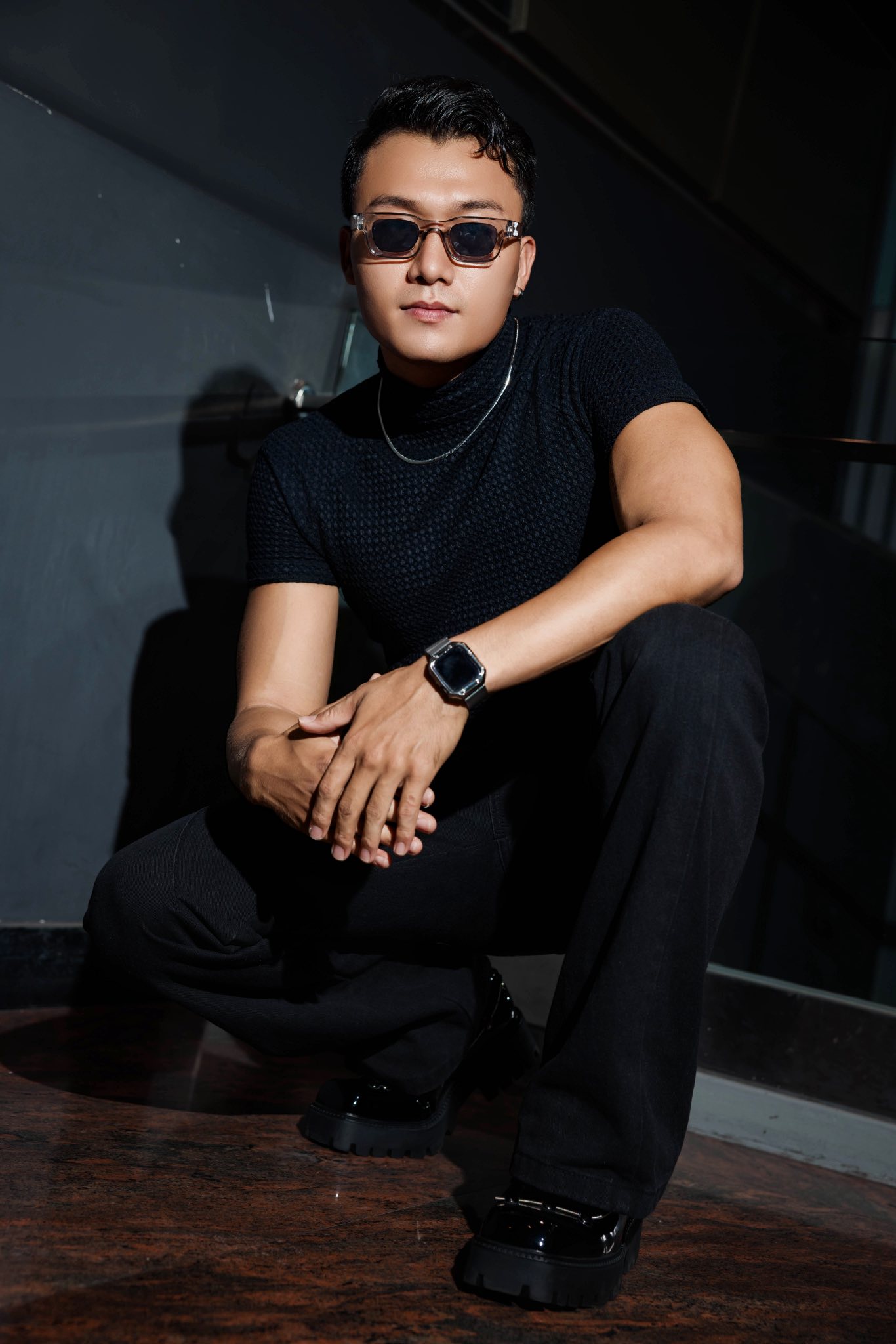 Cơ trưởng hot nhất Tử Chiến Trên Không: Diễn bằng mắt quá đỉnh, đóng mãi 1 kiểu vai vẫn không ai chê nổi- Ảnh 6. Cơ trưởng hot nhất Tử Chiến Trên Không: Diễn bằng mắt quá đỉnh, đóng mãi 1 kiểu vai vẫn không ai chê nổi- Ảnh 6.