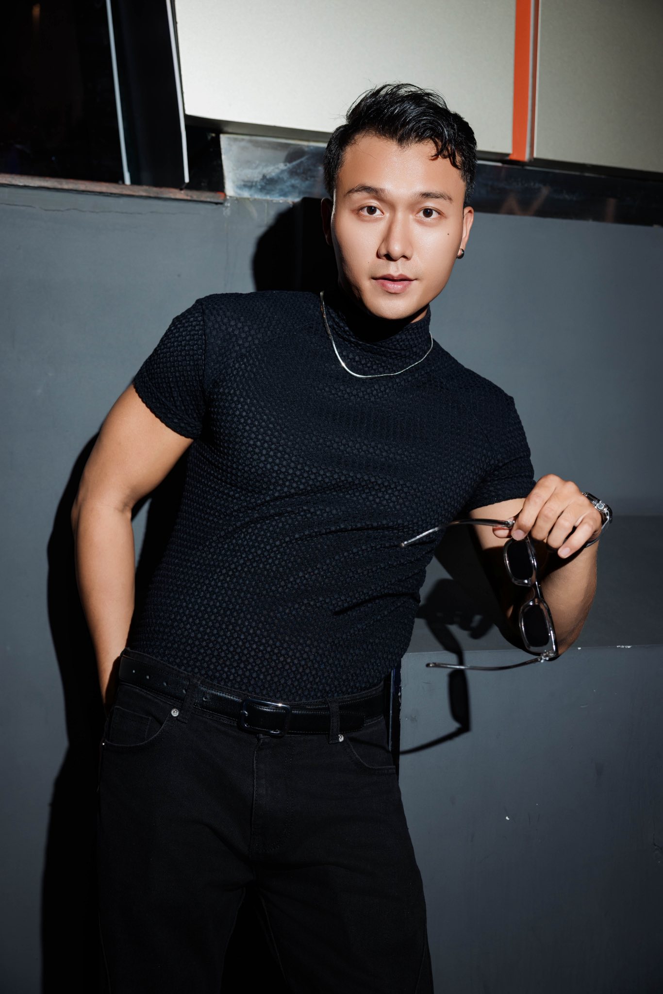 Cơ trưởng hot nhất Tử Chiến Trên Không: Diễn bằng mắt quá đỉnh, đóng mãi 1 kiểu vai vẫn không ai chê nổi- Ảnh 7. Cơ trưởng hot nhất Tử Chiến Trên Không: Diễn bằng mắt quá đỉnh, đóng mãi 1 kiểu vai vẫn không ai chê nổi- Ảnh 7.