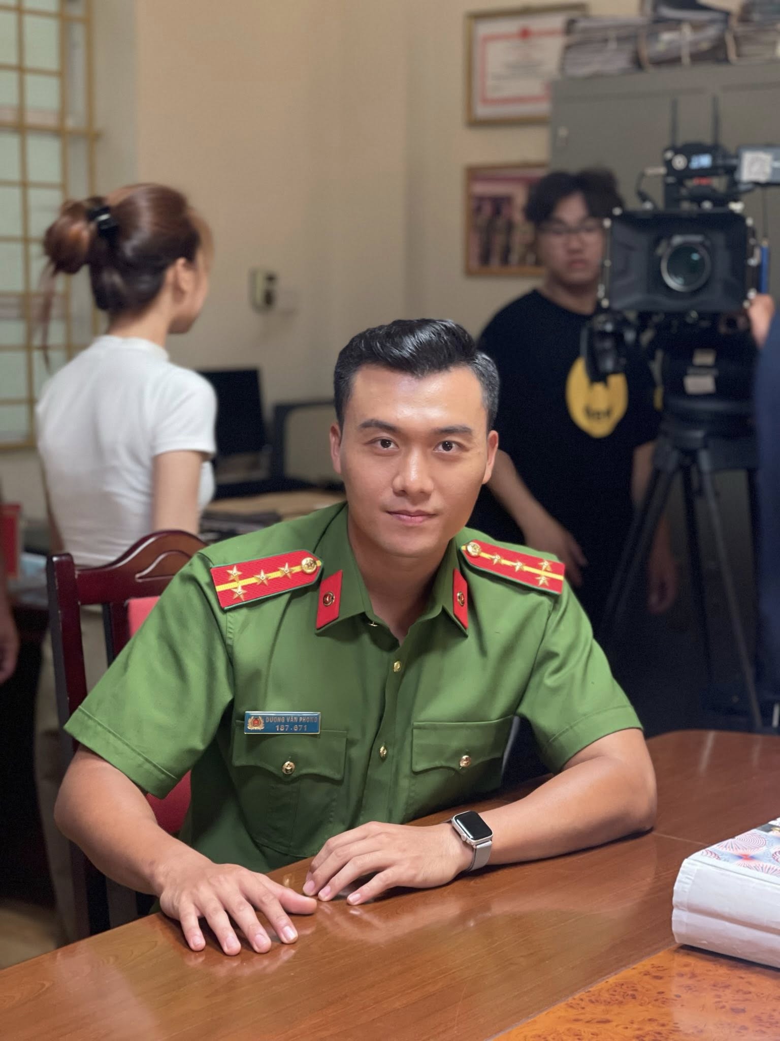 Cơ trưởng hot nhất Tử Chiến Trên Không: Diễn bằng mắt quá đỉnh, đóng mãi 1 kiểu vai vẫn không ai chê nổi- Ảnh 3. Cơ trưởng hot nhất Tử Chiến Trên Không: Diễn bằng mắt quá đỉnh, đóng mãi 1 kiểu vai vẫn không ai chê nổi- Ảnh 3.