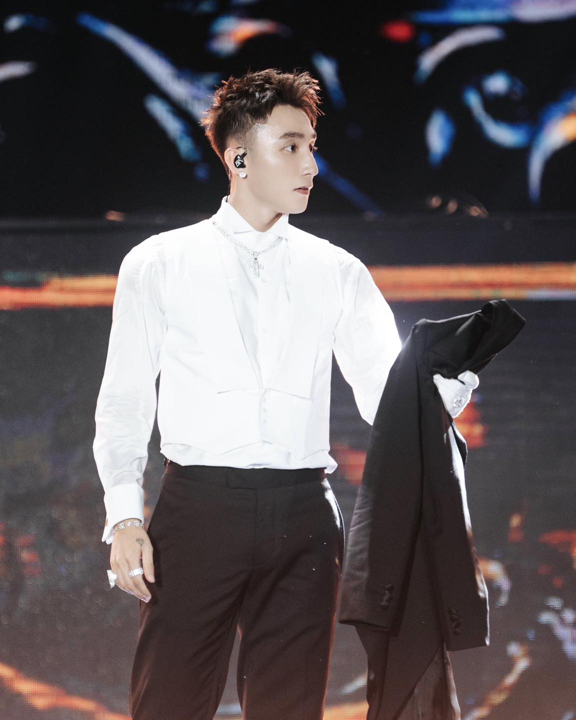 Đoạn clip “3 mét bẻ đôi” mà Sơn Tùng muốn "chôn vùi" mãi mãi?- Ảnh 7. Đoạn clip “3 mét bẻ đôi” mà Sơn Tùng muốn "chôn vùi" mãi mãi?- Ảnh 7.