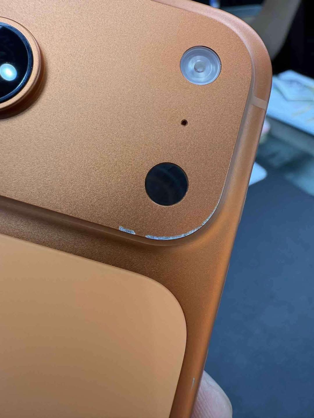Vừa ra mắt, iPhone 17 Pro đã lộ "nhược điểm chí mạng"?- Ảnh 3. Vừa ra mắt, iPhone 17 Pro đã lộ "nhược điểm chí mạng"?- Ảnh 3.