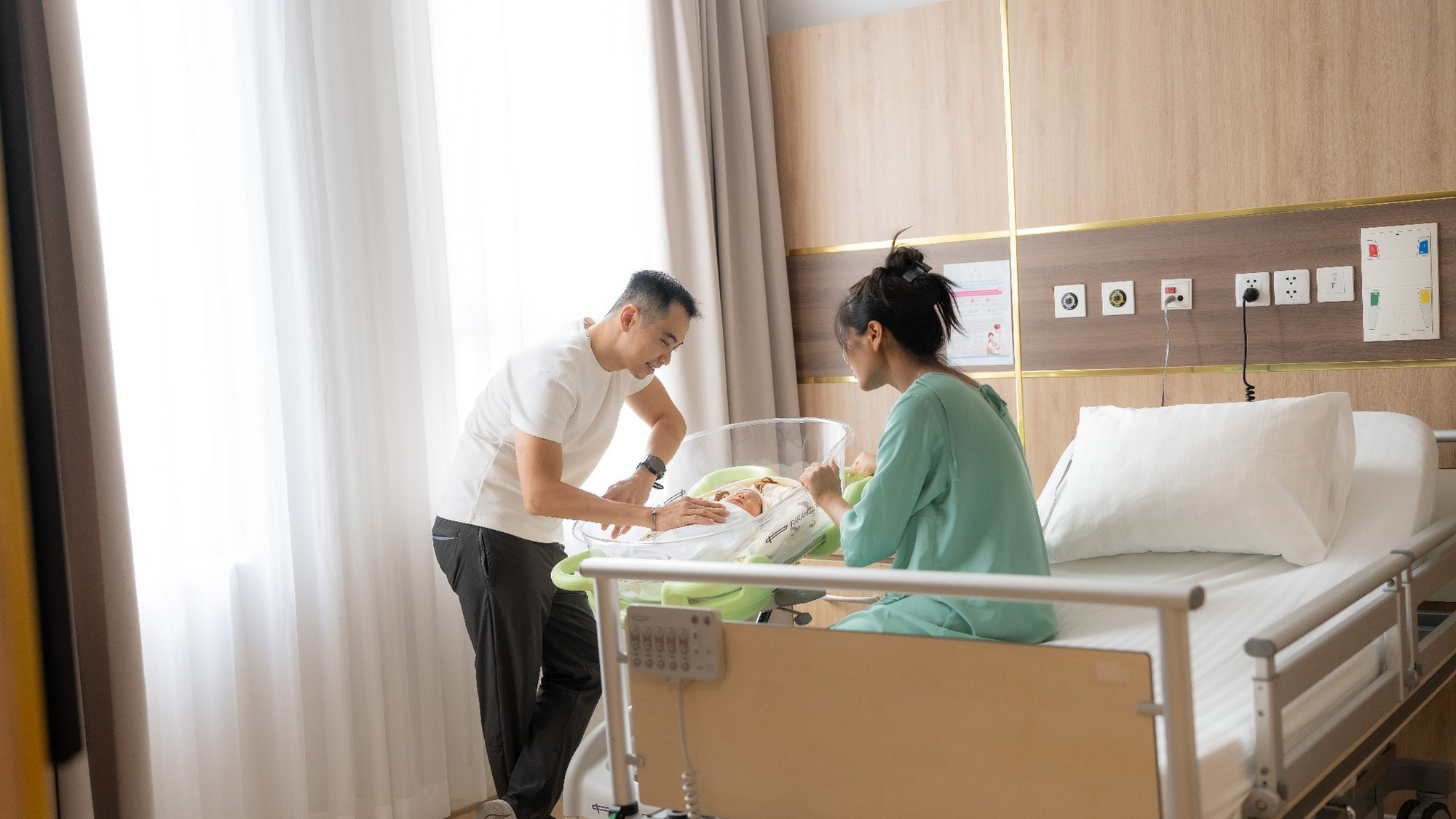 Bệnh viện quốc tế nơi “hoa hậu quốc dân” H’Hen Niê sinh con đầu lòng ở tuổi U35: Có gói sinh lên đến 65 triệu đồng, không gian, dịch vụ “sang xịn” như khách sạn 5 sao- Ảnh 2. Bệnh viện quốc tế nơi “hoa hậu quốc dân” H’Hen Niê sinh con đầu lòng ở tuổi U35: Có gói sinh lên đến 65 triệu đồng, không gian, dịch vụ “sang xịn” như khách sạn 5 sao- Ảnh 2.