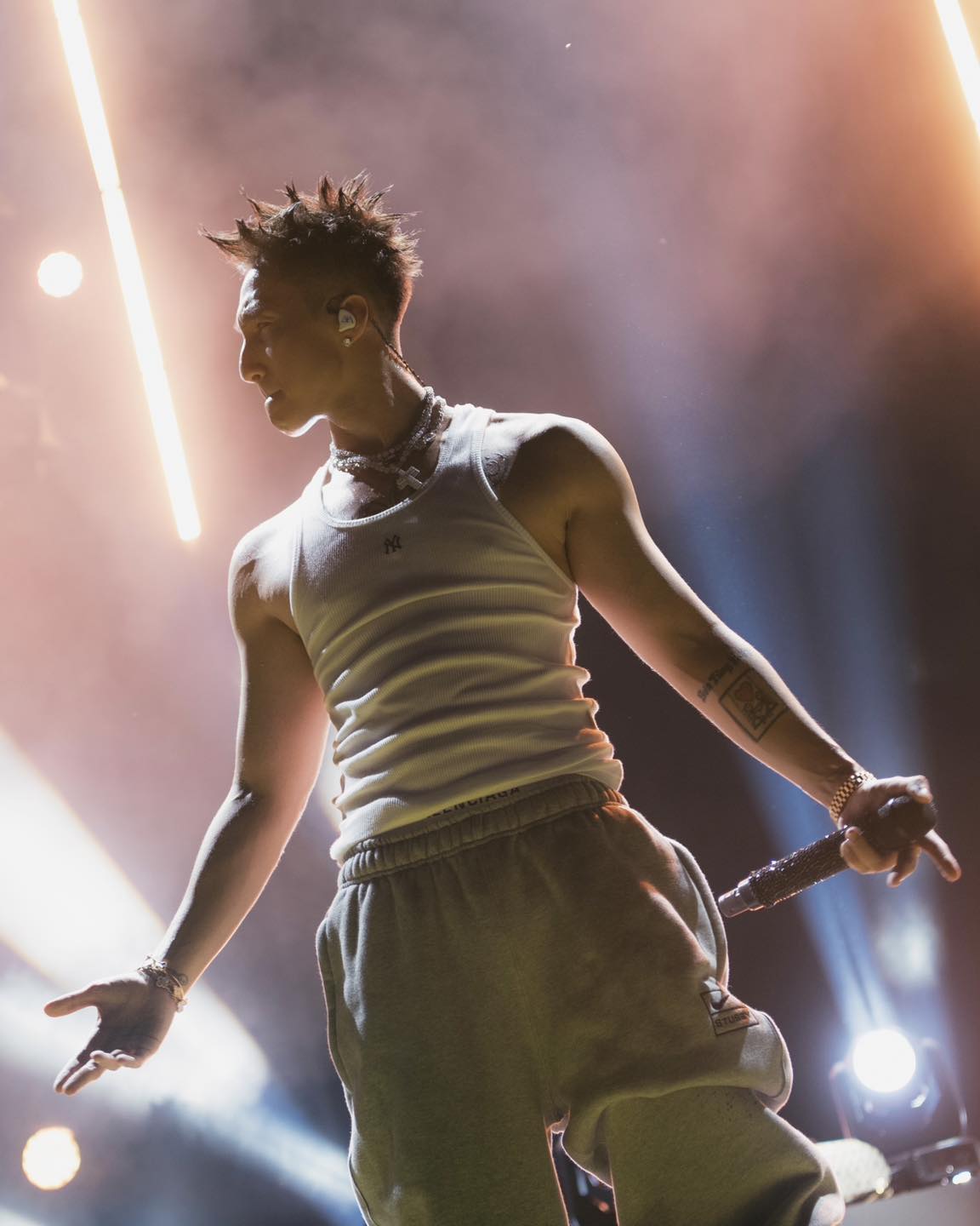 Đoạn clip “3 mét bẻ đôi” mà Sơn Tùng muốn "chôn vùi" mãi mãi?- Ảnh 4. Đoạn clip “3 mét bẻ đôi” mà Sơn Tùng muốn "chôn vùi" mãi mãi?- Ảnh 4.