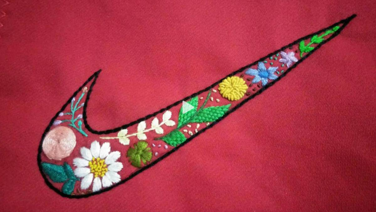 Người mẹ nghèo thêu logo Nike lên cặp làm con trai xấu hổ, 10 năm sau Nike tìm đến nói 1 câu- Ảnh 1.