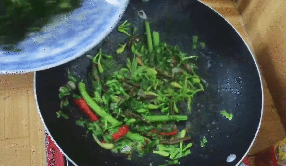 Đặc sản Đắk Lắk vừa đắng vừa chát nhưng "Gia đình Haha" lại tấm tắc khen ngon, Giao Heo cũng từng khẳng định: Hương vị không thể tìm thấy ở bất cứ đâu!- Ảnh 17.