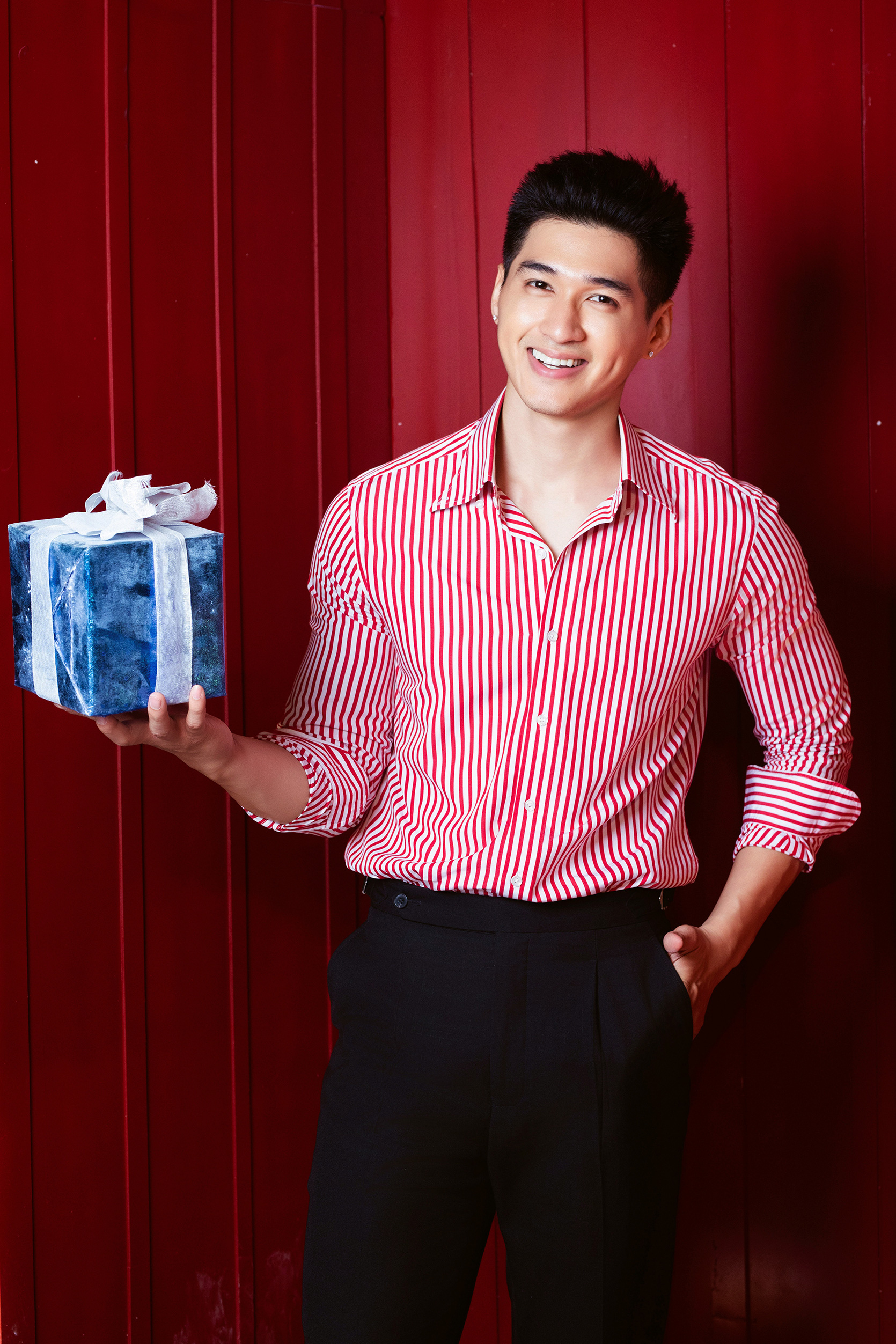 Nam diễn viên có cái tên kỳ lạ nhất Việt Nam: Ngoại hình hơn cả cực phẩm, cười lên một cái là đẹp gấp 1000 lần- Ảnh 3. Nam diễn viên có cái tên kỳ lạ nhất Việt Nam: Ngoại hình hơn cả cực phẩm, cười lên một cái là đẹp gấp 1000 lần- Ảnh 3.