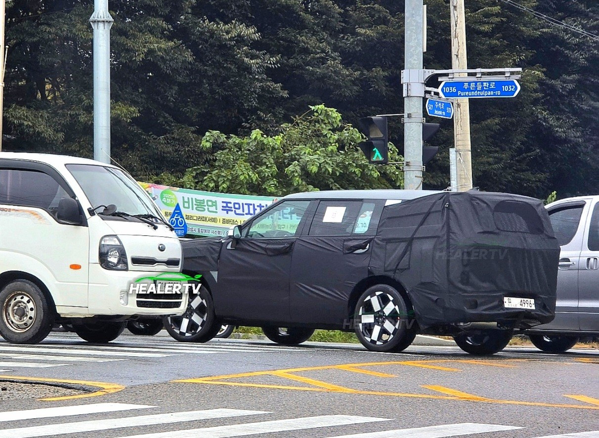 Hé lộ diện mạo hoàn toàn mới của Hyundai Santa Fe- Ảnh 1. Hé lộ diện mạo hoàn toàn mới của Hyundai Santa Fe- Ảnh 1.
