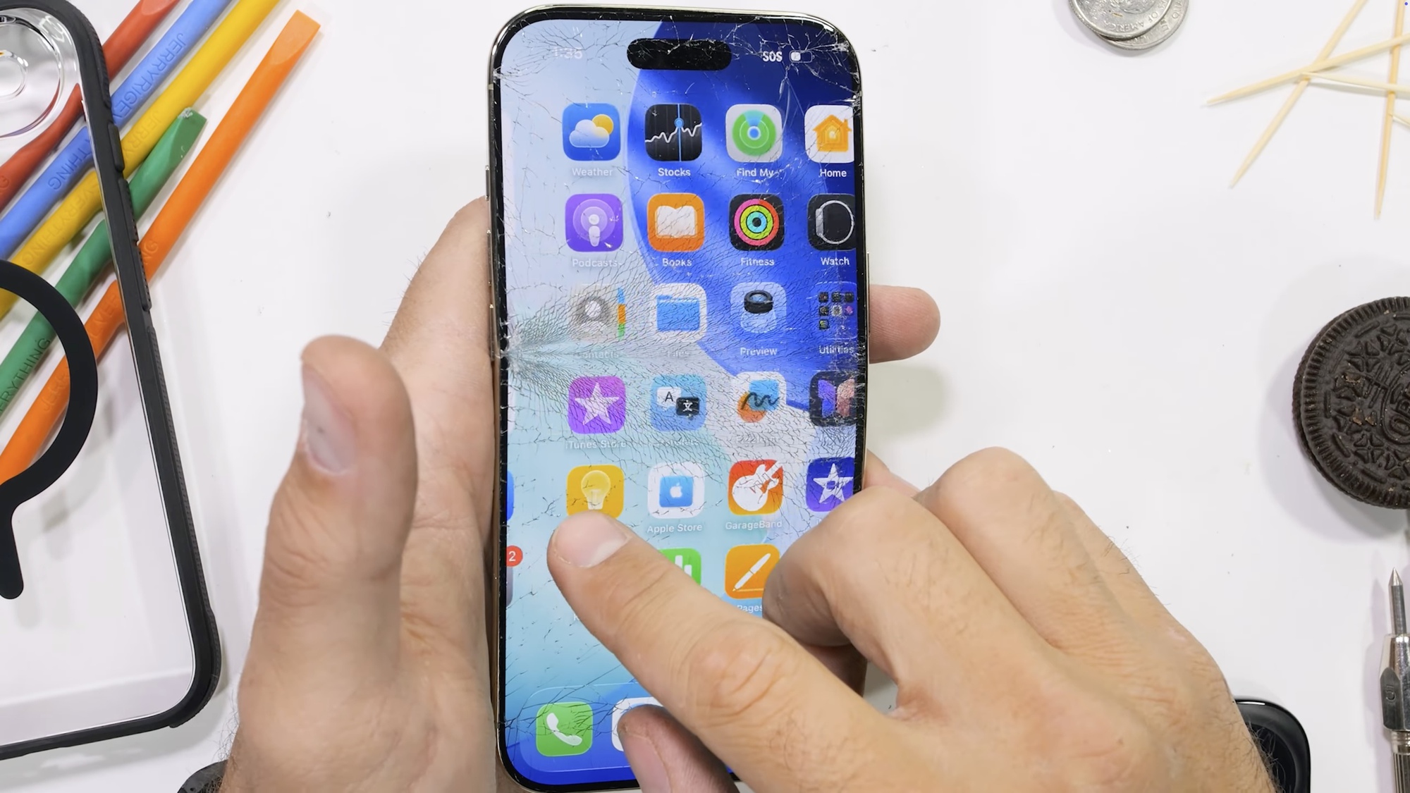 iPhone Air mỏng dính nhưng không thể bẻ gãy, phải dùng máy áp lực gần 100kg mới chịu cong- Ảnh 6. iPhone Air mỏng dính nhưng không thể bẻ gãy, phải dùng máy áp lực gần 100kg mới chịu cong- Ảnh 6.