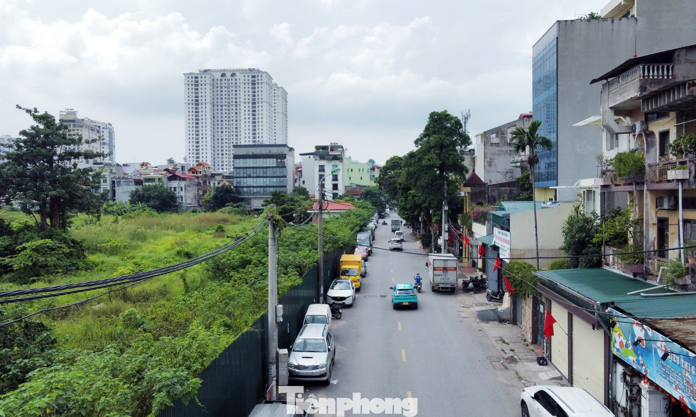 Cận cảnh khu đất bỏ hoang nhiều năm ở Hà Nội được thí điểm làm nhà ở- Ảnh 3. Cận cảnh khu đất bỏ hoang nhiều năm ở Hà Nội được thí điểm làm nhà ở- Ảnh 3.