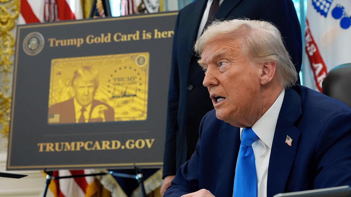 Mỹ bán "Thẻ Vàng Trump", "Thẻ Bạch kim Trump" với giá 1-5 triệu USD- Ảnh 1.
