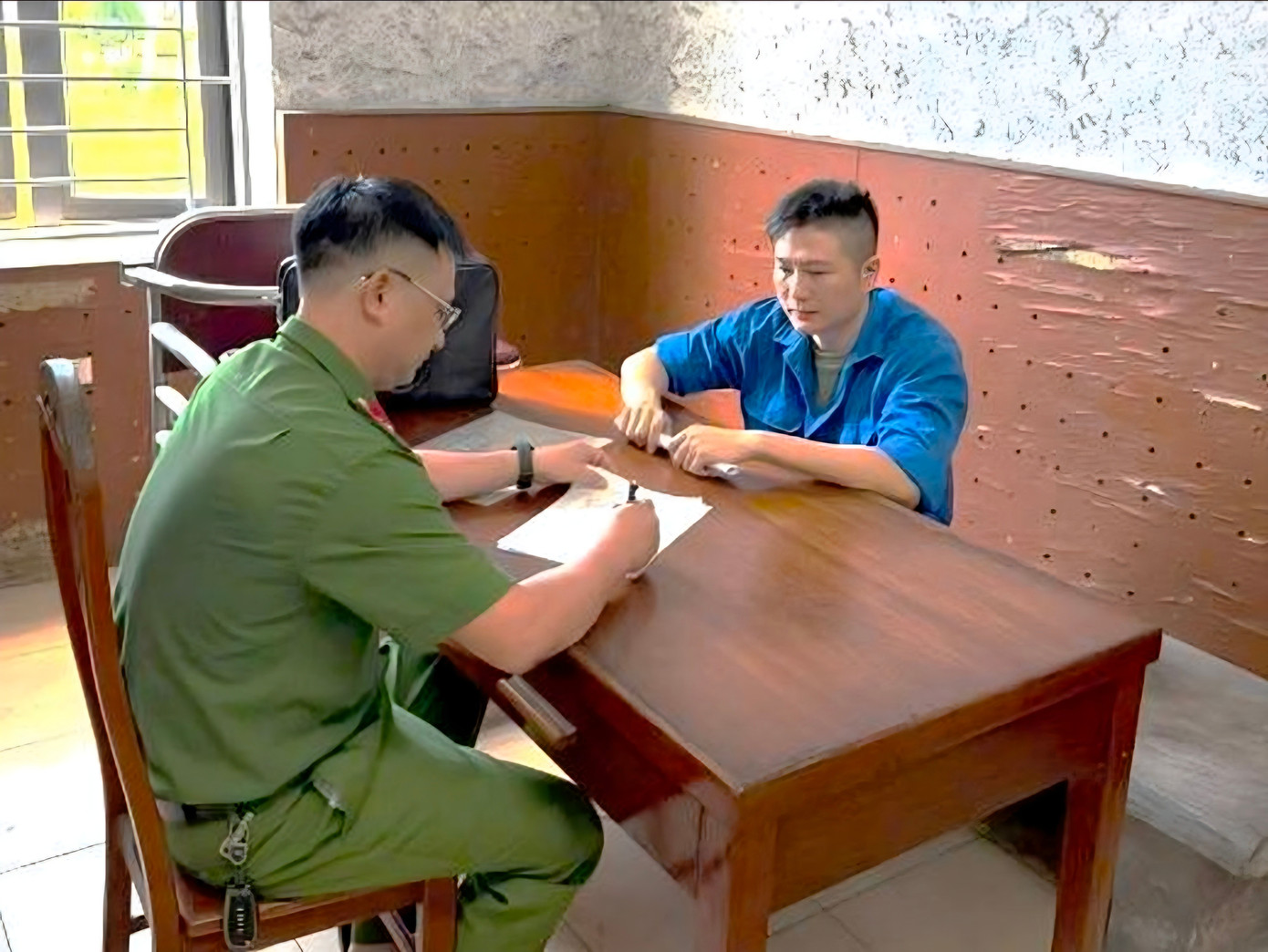 Thế chấp sổ đỏ giả, thuê xe tự lái mang đi cầm cố- Ảnh 1. Thế chấp sổ đỏ giả, thuê xe tự lái mang đi cầm cố- Ảnh 1.