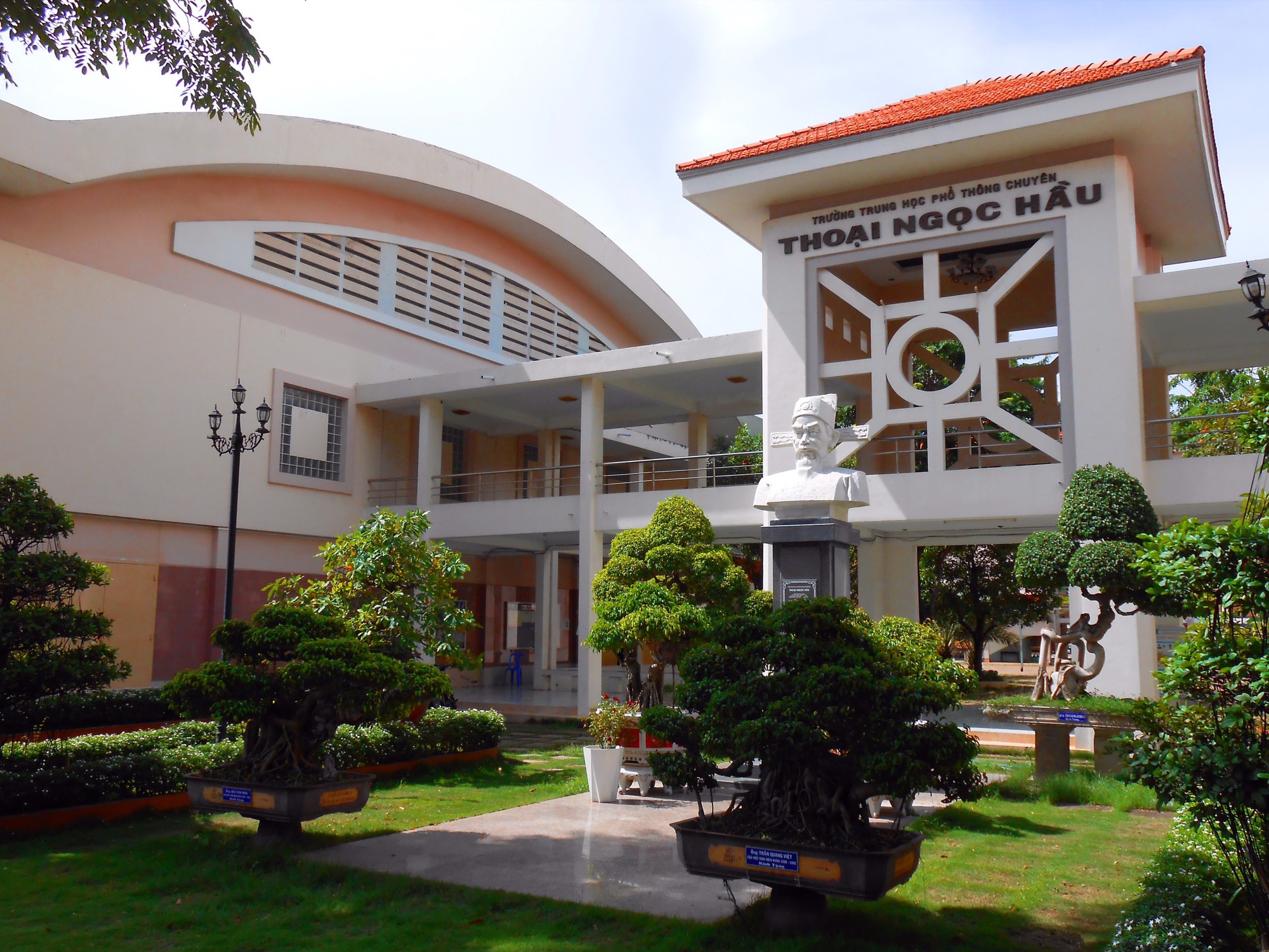 Ngôi trường miền Tây hot rần rần MXH vì khuôn viên siêu xinh, cựu học sinh có người đang tham gia Anh Trai Say Hi- Ảnh 1.