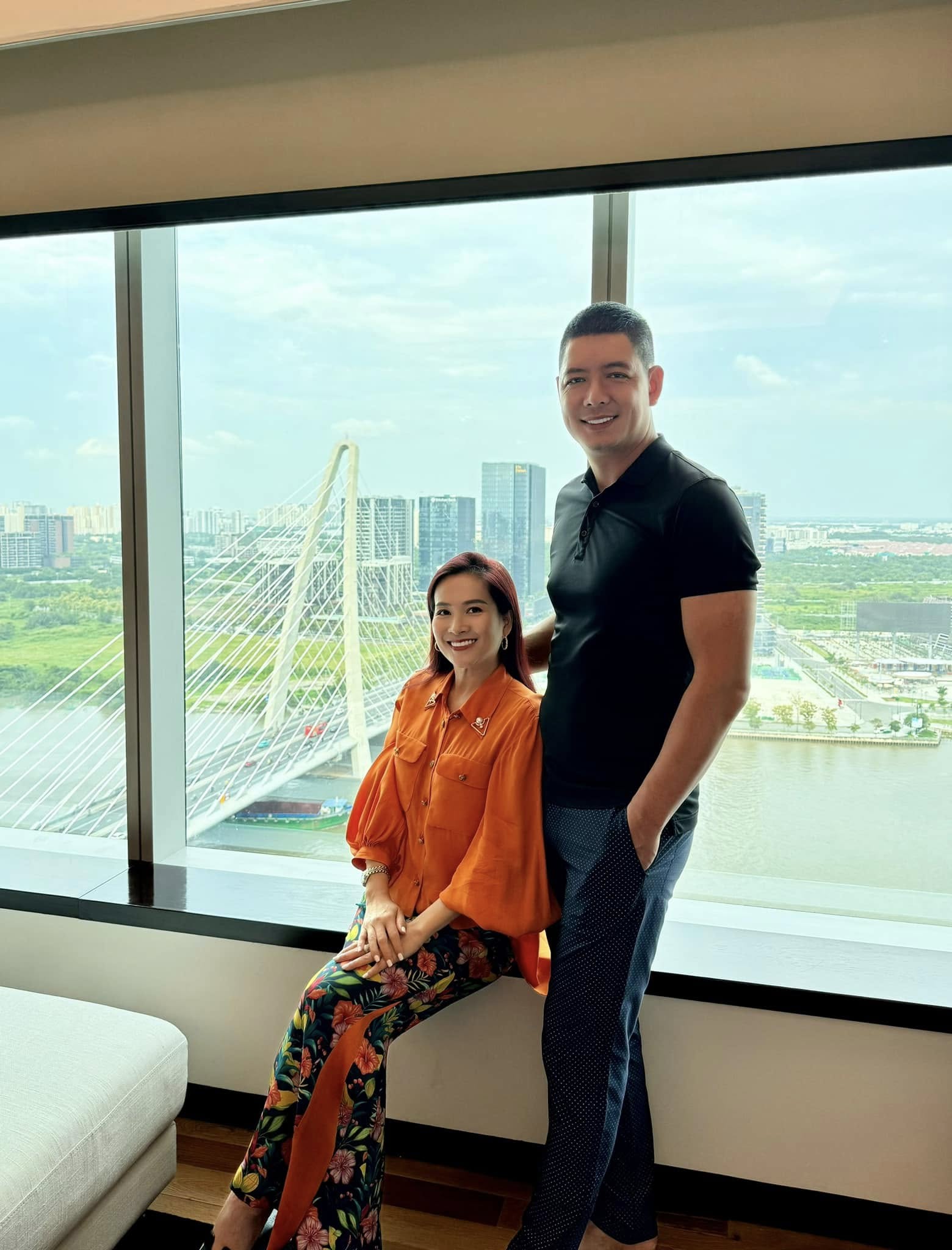 Nam nghệ sĩ cưới đại gia hơn 4 tuổi, U50 nhan sắc gây tiếc nuối, rời showbiz, ở biệt thự TP.HCM xa hoa- Ảnh 4.