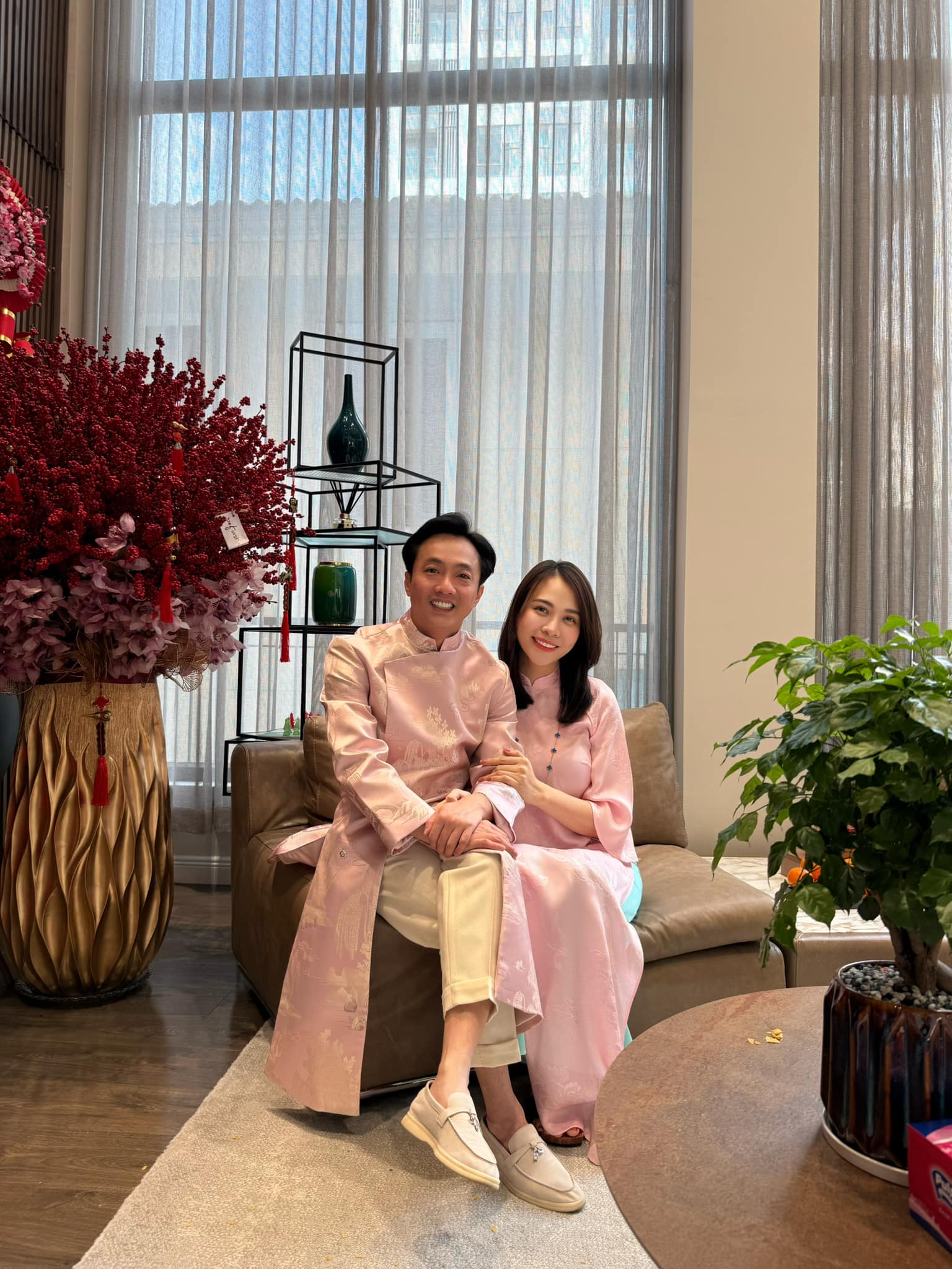 Mỹ nhân Việt bỏ showbiz làm dâu hào môn: Lấy chồng đại gia ai cũng biết mặt, có dàn siêu xe trăm tỷ- Ảnh 3.