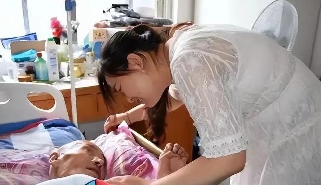 Nhặt đứa bé gái bị bỏ rơi ở cổng về nuôi, 2 người đàn ông nhận cái kết sau 30 năm: "Sao cô lại đối xử với họ như vậy?”- Ảnh 3. Nhặt đứa bé gái bị bỏ rơi ở cổng về nuôi, 2 người đàn ông nhận cái kết sau 30 năm: "Sao cô lại đối xử với họ như vậy?”- Ảnh 3.