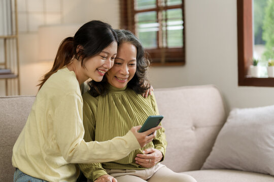 Chu cấp 20 triệu đồng/tháng cho mẹ chồng, phát hiện tài khoản trống không con dâu lập tức dừng ngay: Không ai oán trách, còn cảm ơn- Ảnh 1. Chu cấp 20 triệu đồng/tháng cho mẹ chồng, phát hiện tài khoản trống không con dâu lập tức dừng ngay: Không ai oán trách, còn cảm ơn- Ảnh 1.