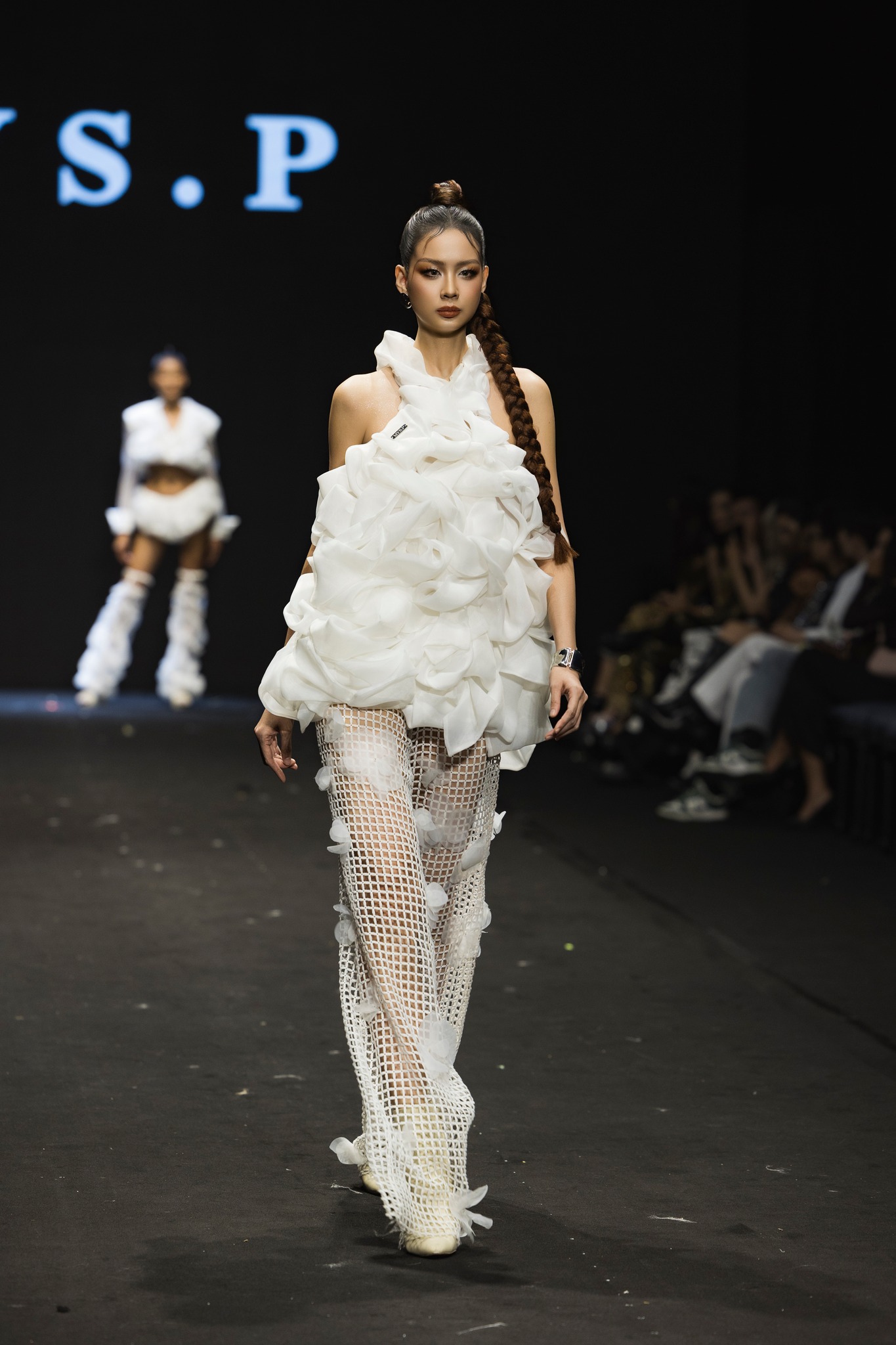 Mỹ nhân có đôi chân dài nhất Vbiz: 2 lần thi quốc tế, ai gặp cũng phải "né" gấp!- Ảnh 8. Mỹ nhân có đôi chân dài nhất Vbiz: 2 lần thi quốc tế, ai gặp cũng phải "né" gấp!- Ảnh 8.